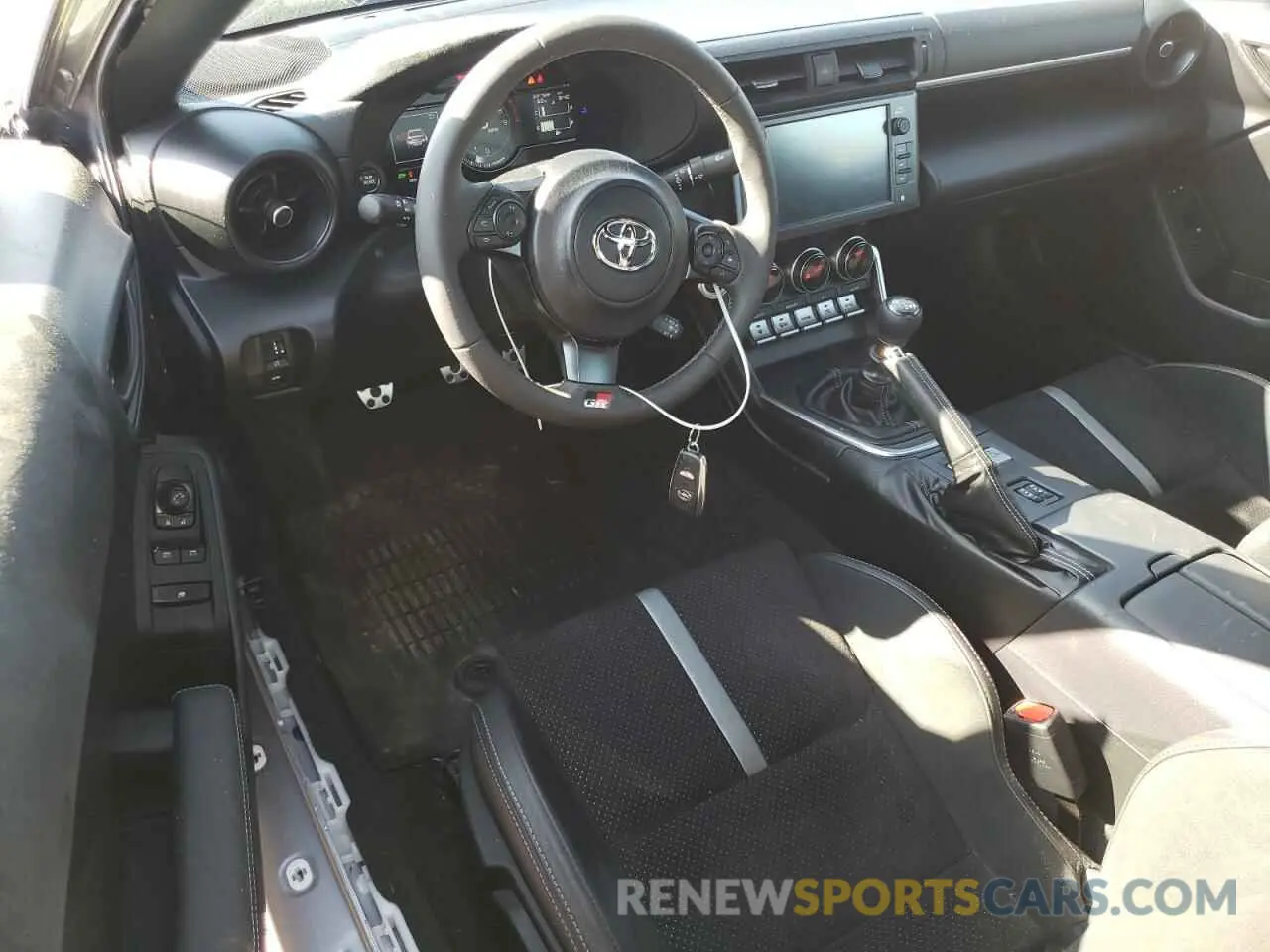8 fotografías del automóvil dañado JF1ZNBE15R9755858 TOYOTA GR 86 PREM 2024