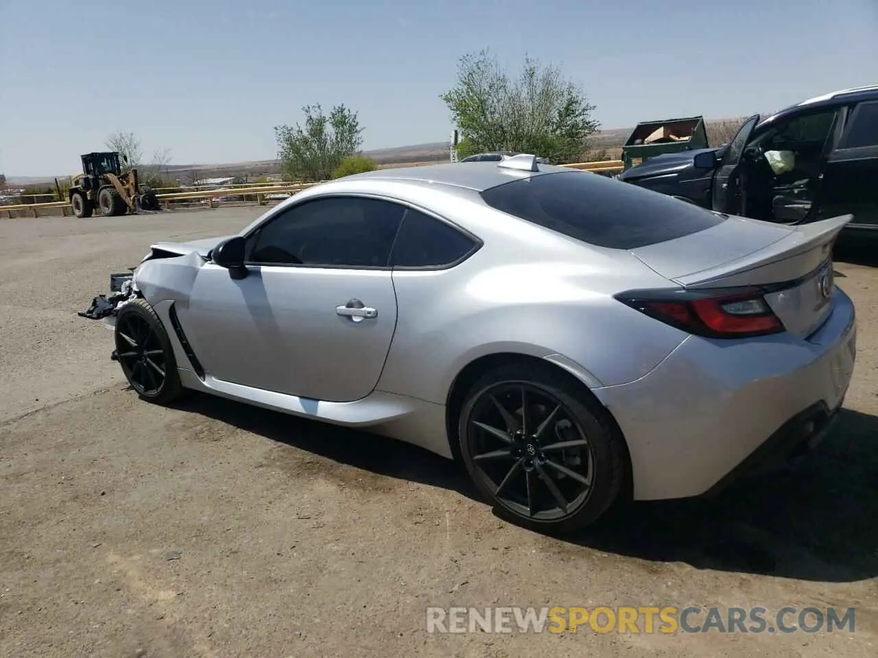 2 fotografías del automóvil dañado JF1ZNBE15R9756816 TOYOTA GR 86 PREM 2024
