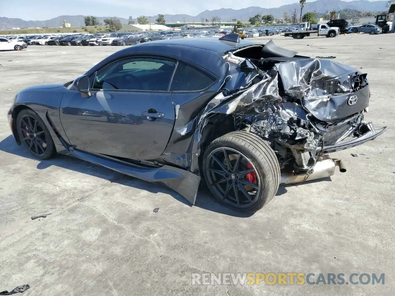 2 fotografías del automóvil dañado JF1ZNBE17R9759104 TOYOTA GR 86 PREM 2024