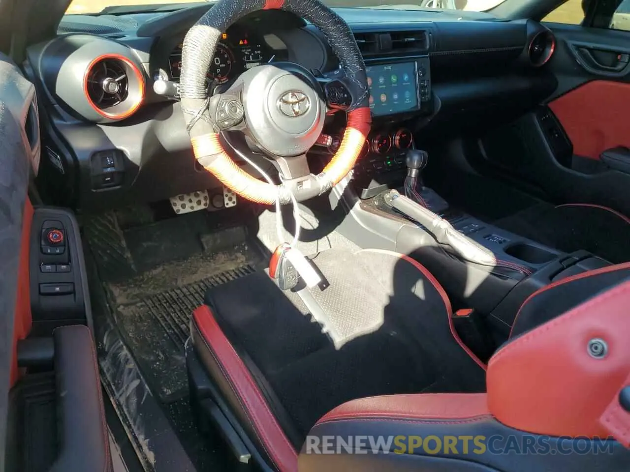 8 fotografías del automóvil dañado JF1ZNBM13R8750794 TOYOTA GR 86 TRUE 2024