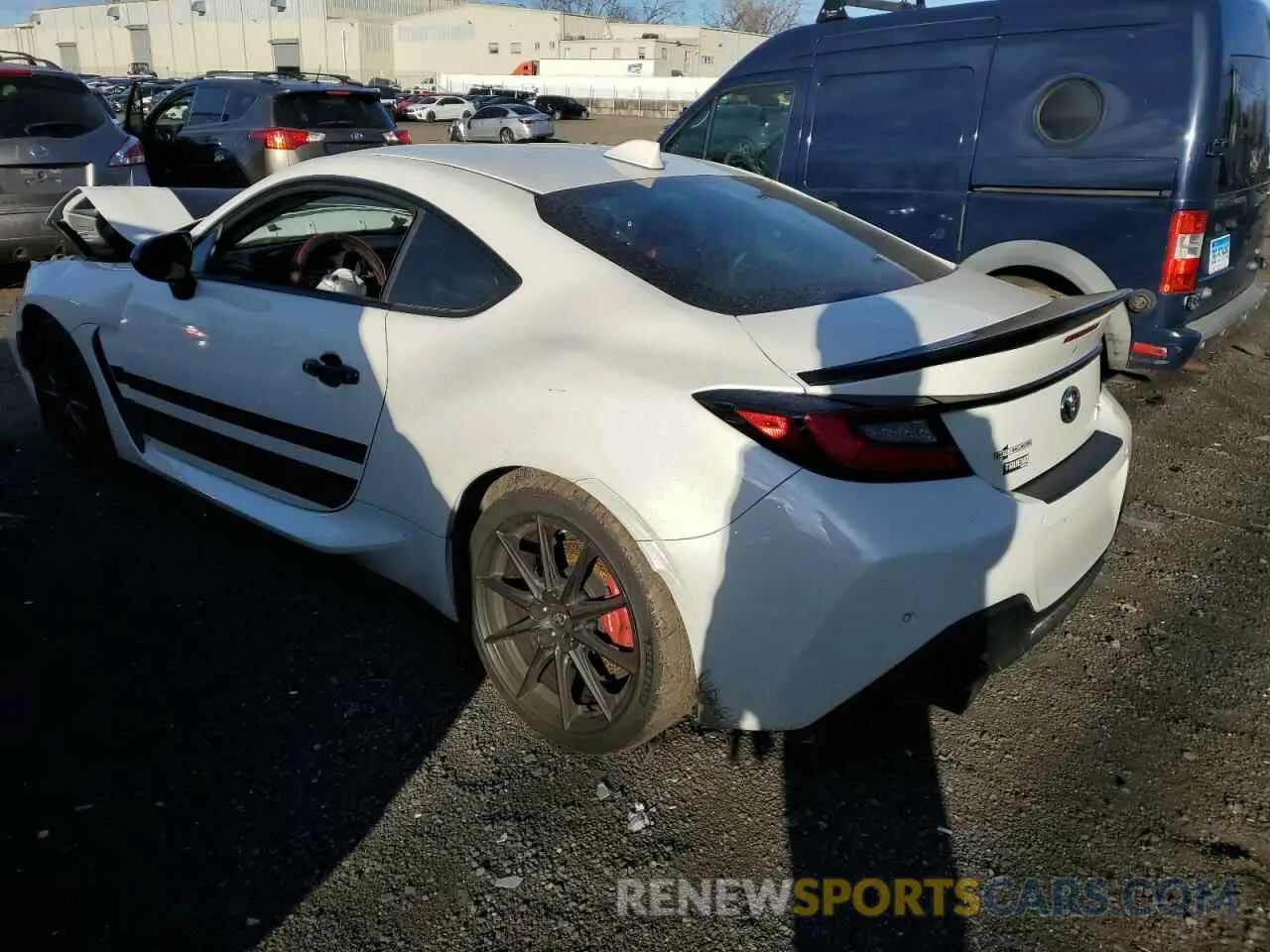 2 fotografías del automóvil dañado JF1ZNBM18R8751326 TOYOTA GR 86 TRUE 2024
