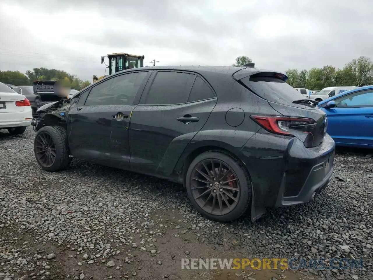 2 fotografías del automóvil dañado JTNABAAE1PA001205 TOYOTA GR COROLLA 2023