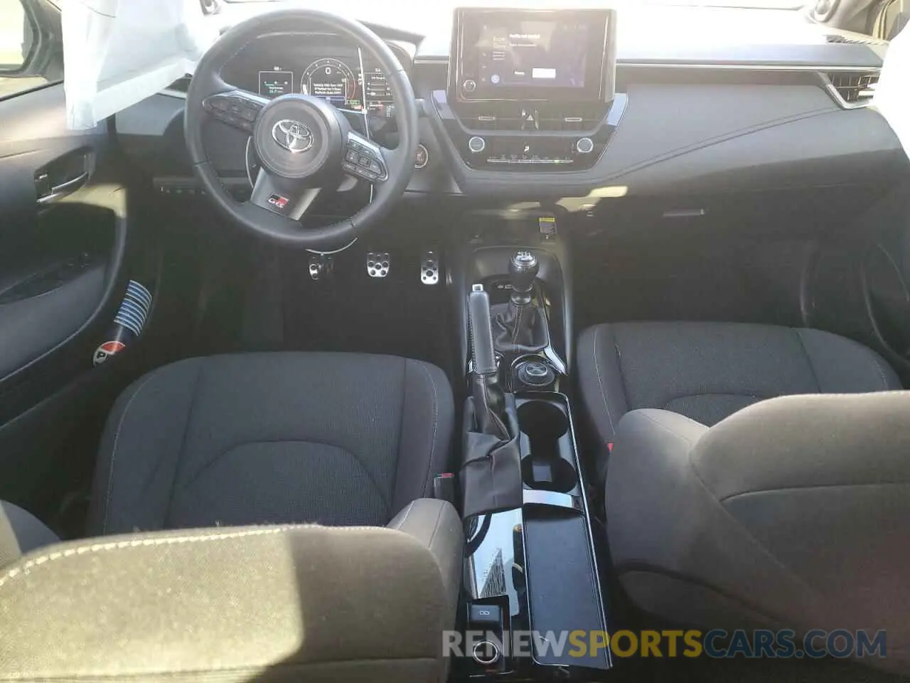 8 fotografías del automóvil dañado JTNABAAE1PA004055 TOYOTA GR COROLLA 2023