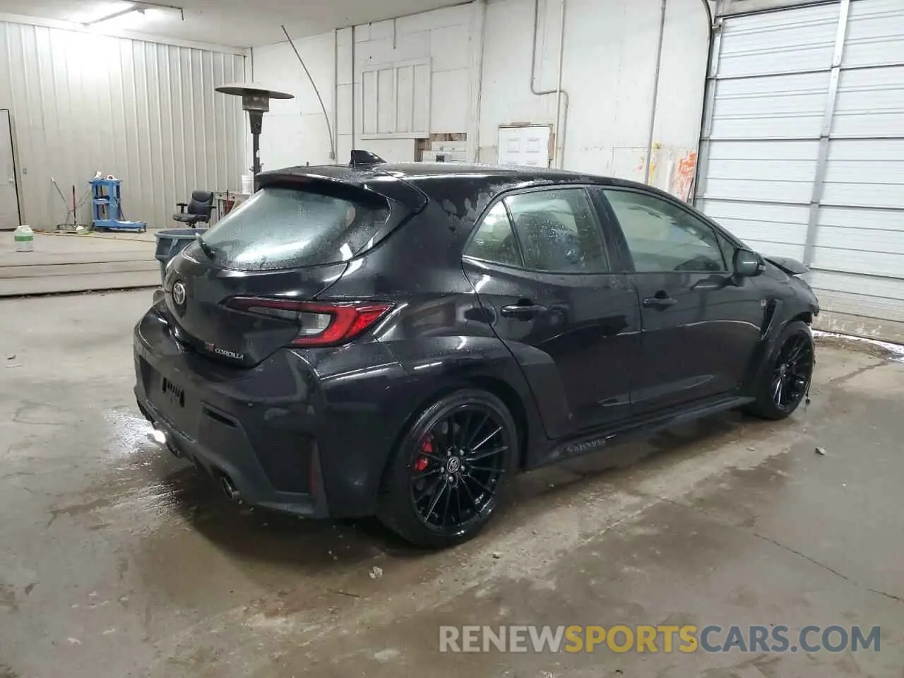 3 fotografías del automóvil dañado JTNABAAE7PA001421 TOYOTA GR COROLLA 2023