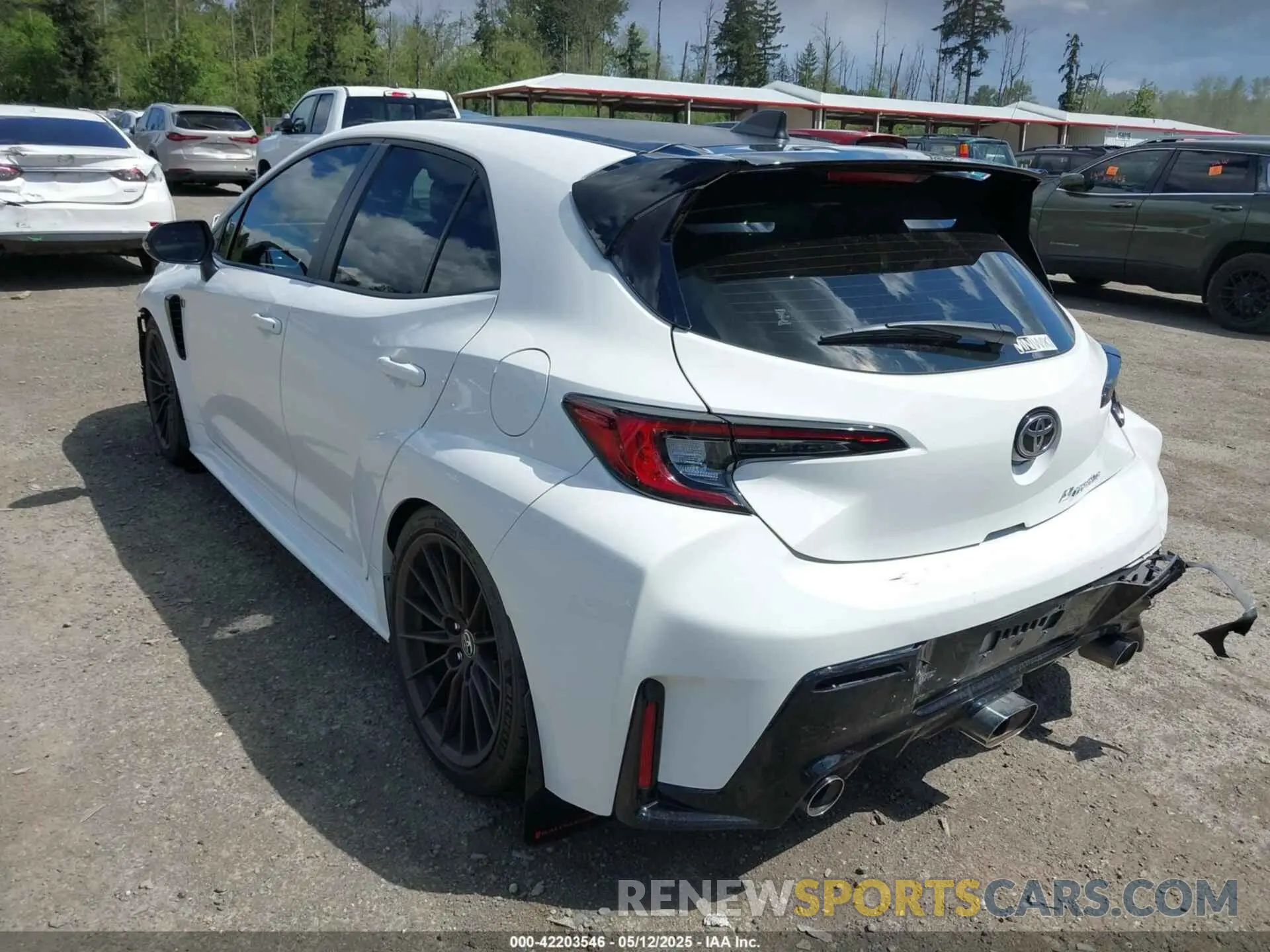 3 fotografías del automóvil dañado JTNABAAE8PA004442 TOYOTA GR COROLLA 2023