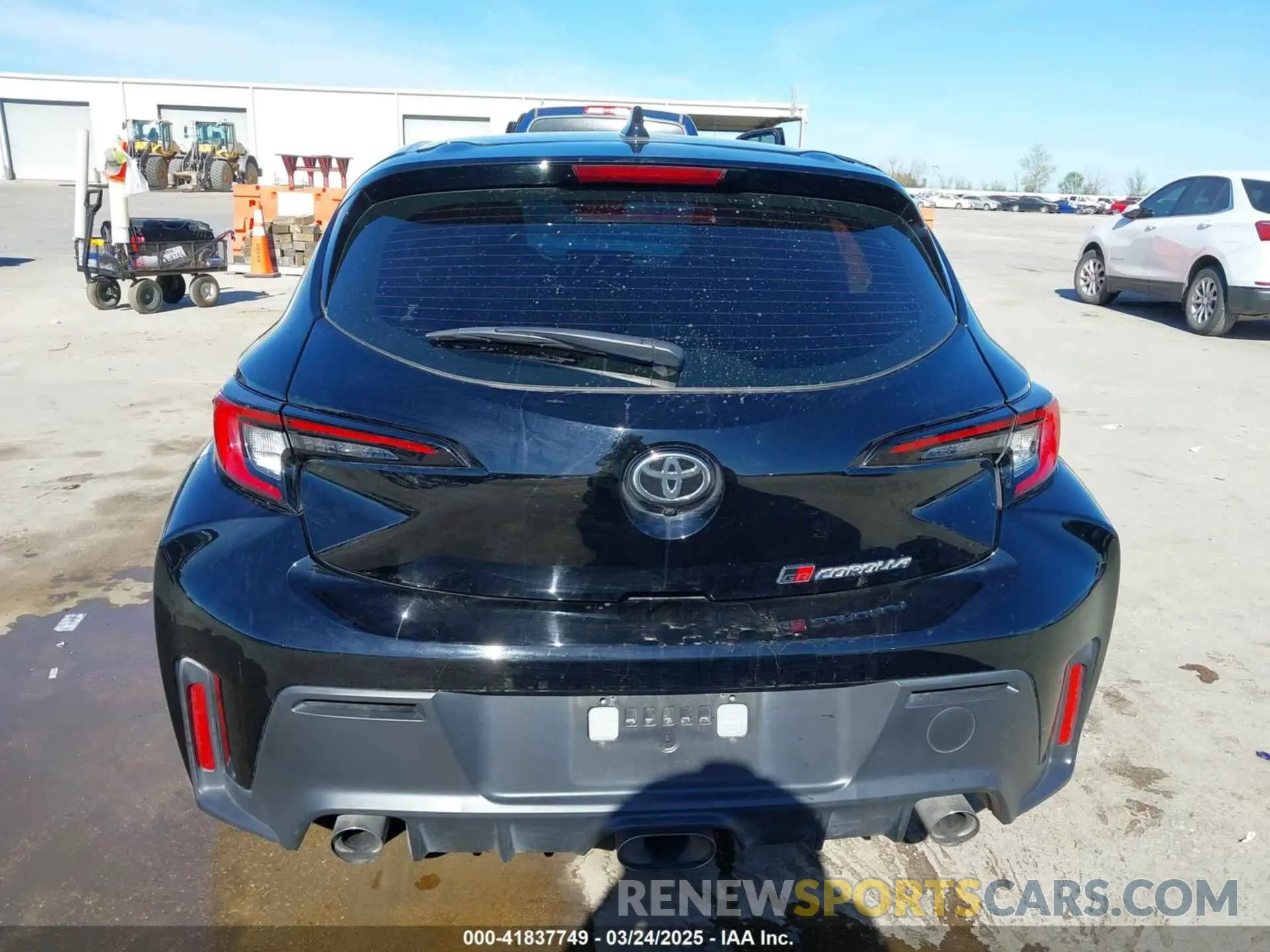 17 fotografías del automóvil dañado JTNABAAE8PA006823 TOYOTA GR COROLLA 2023