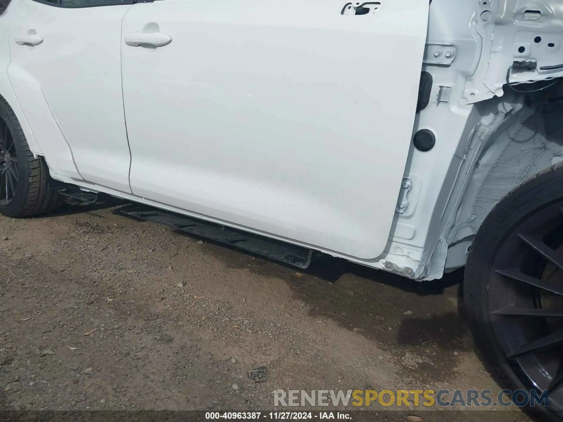 18 fotografías del automóvil dañado JTNABAAE0RA014126 TOYOTA GR COROLLA 2024