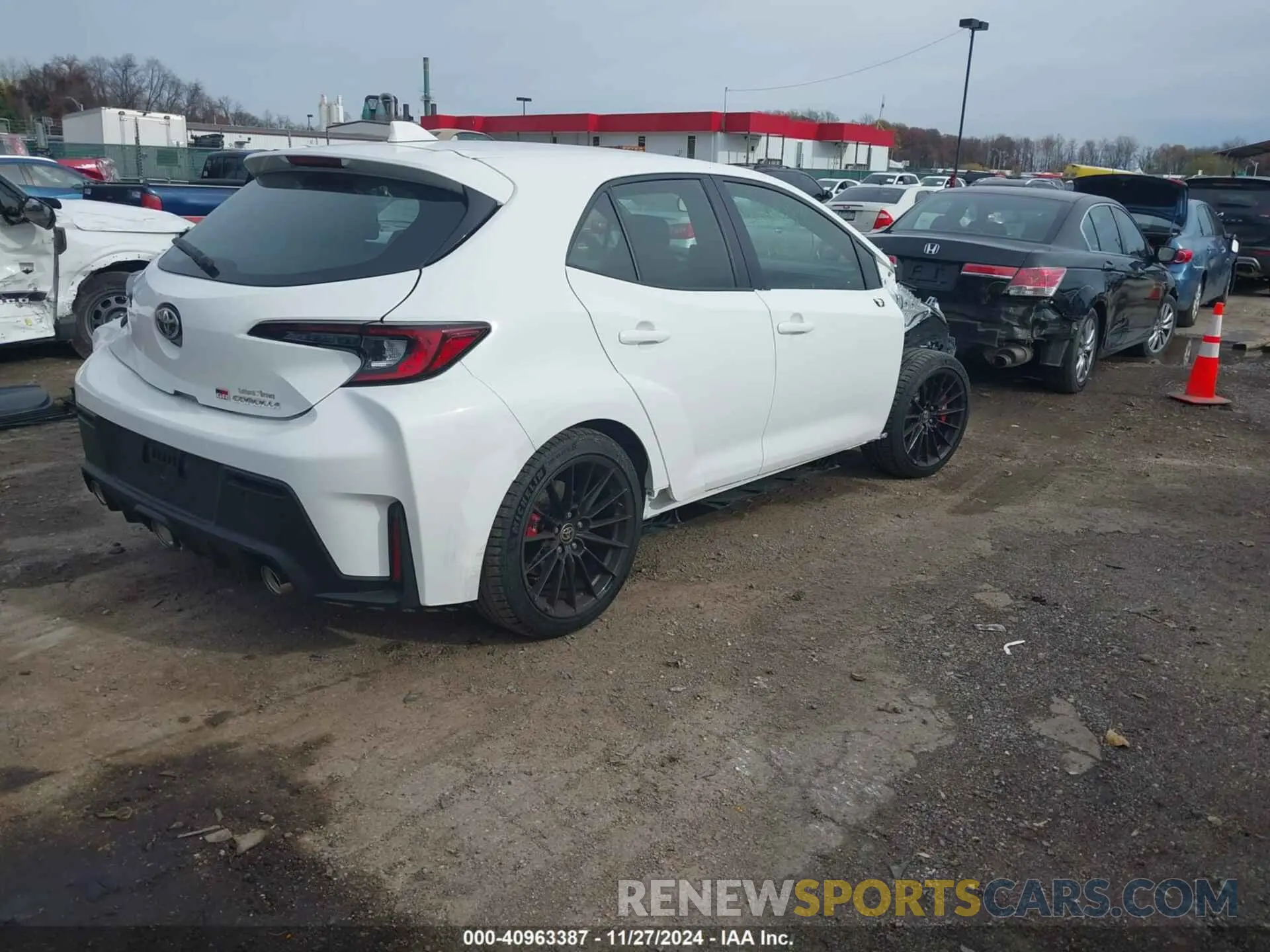 4 fotografías del automóvil dañado JTNABAAE0RA014126 TOYOTA GR COROLLA 2024
