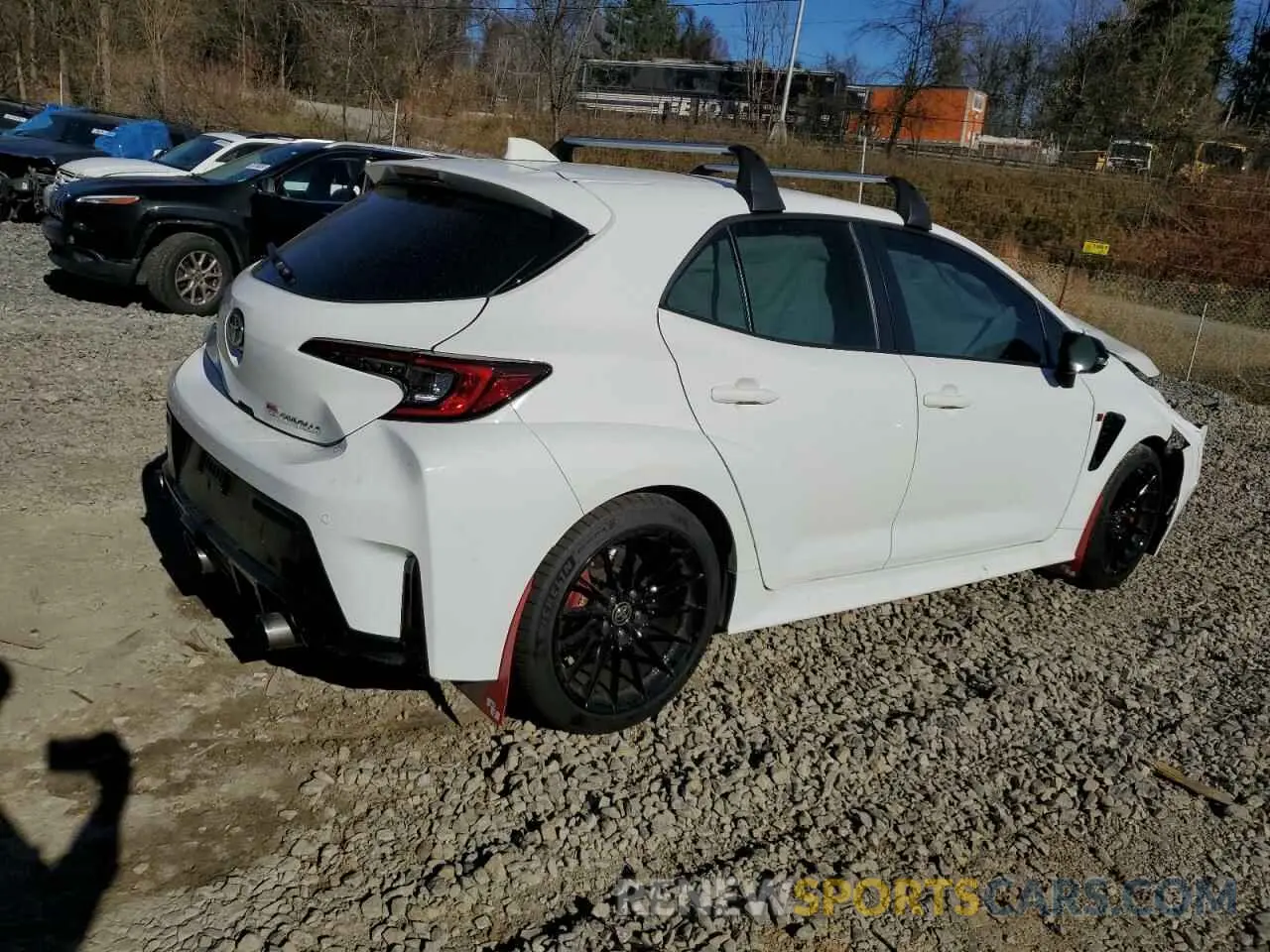 3 fotografías del automóvil dañado JTNABAAE1RA010831 TOYOTA GR COROLLA 2024