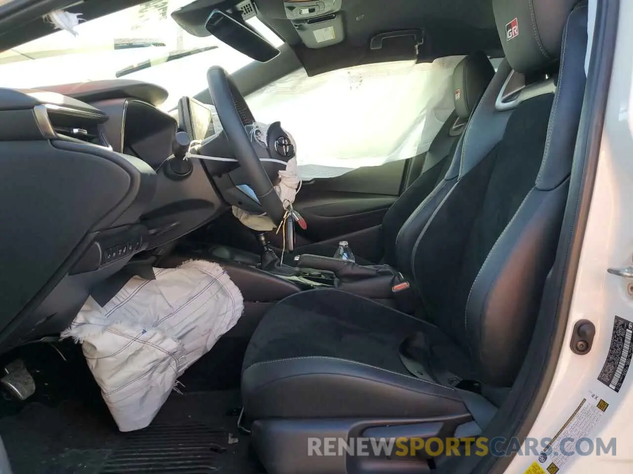 7 fotografías del automóvil dañado JTNABAAE1RA010831 TOYOTA GR COROLLA 2024