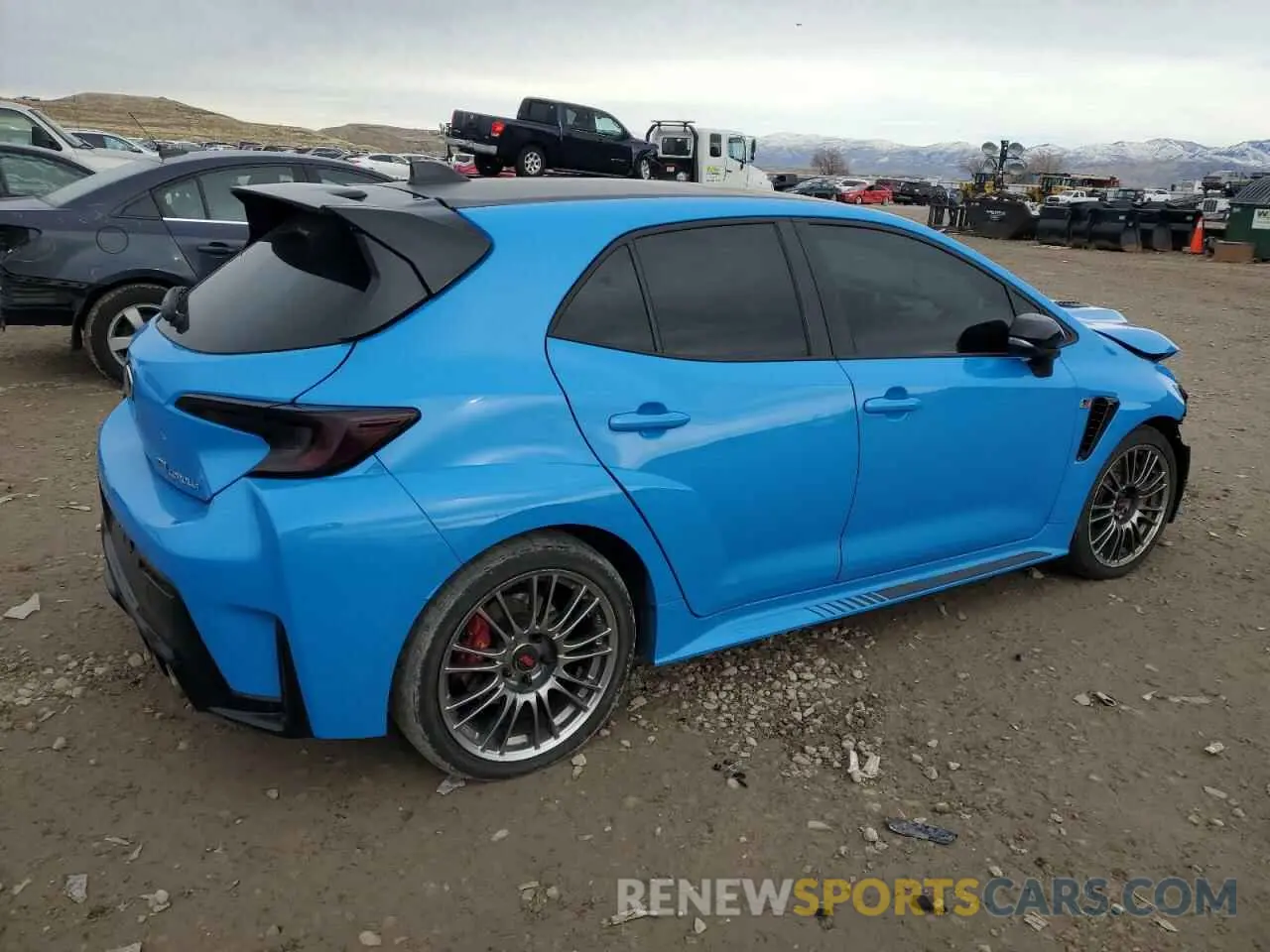 3 fotografías del automóvil dañado JTNABAAE2RA014905 TOYOTA GR COROLLA 2024