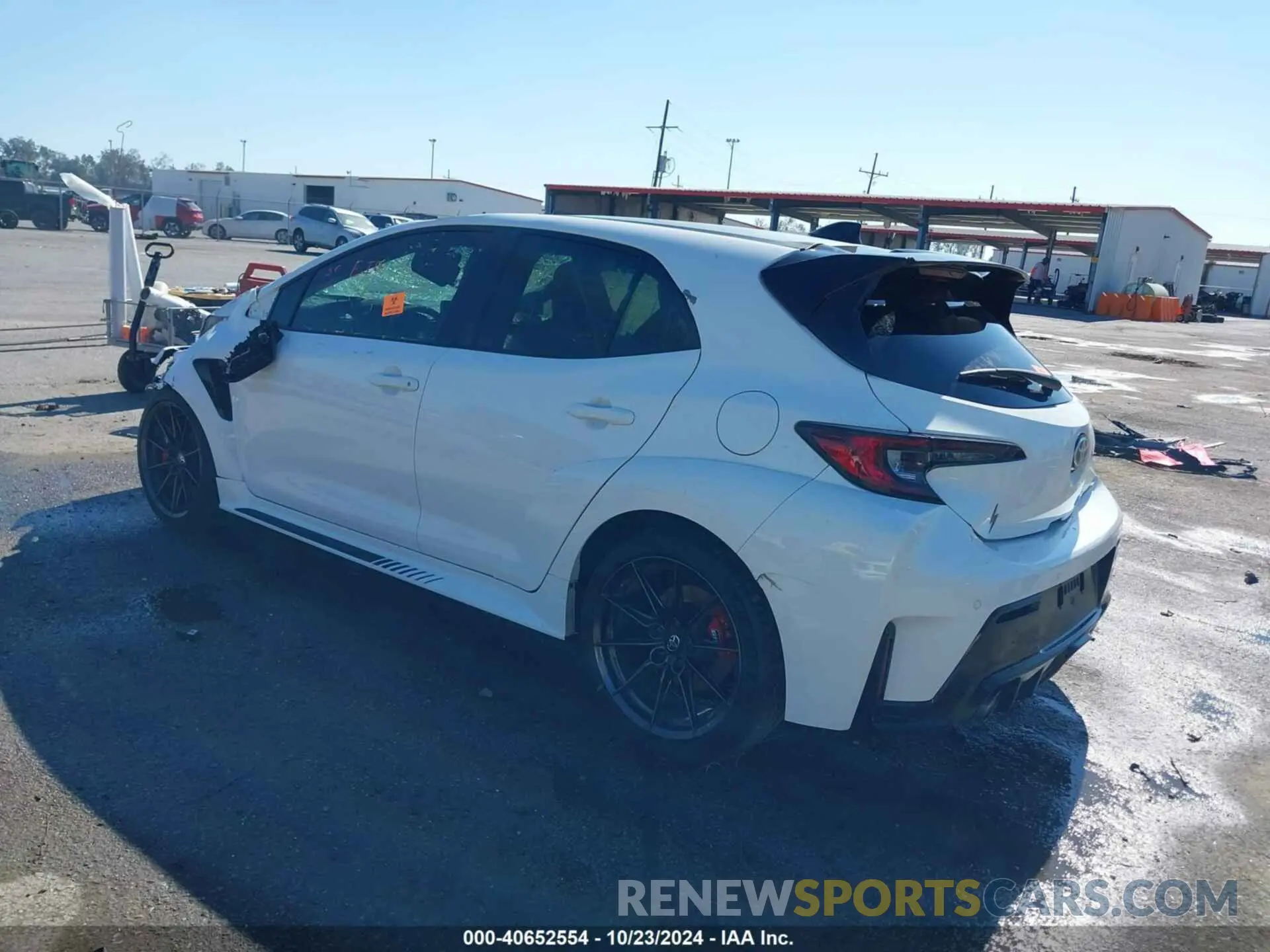 3 fotografías del automóvil dañado JTNABAAE3RA012340 TOYOTA GR COROLLA 2024