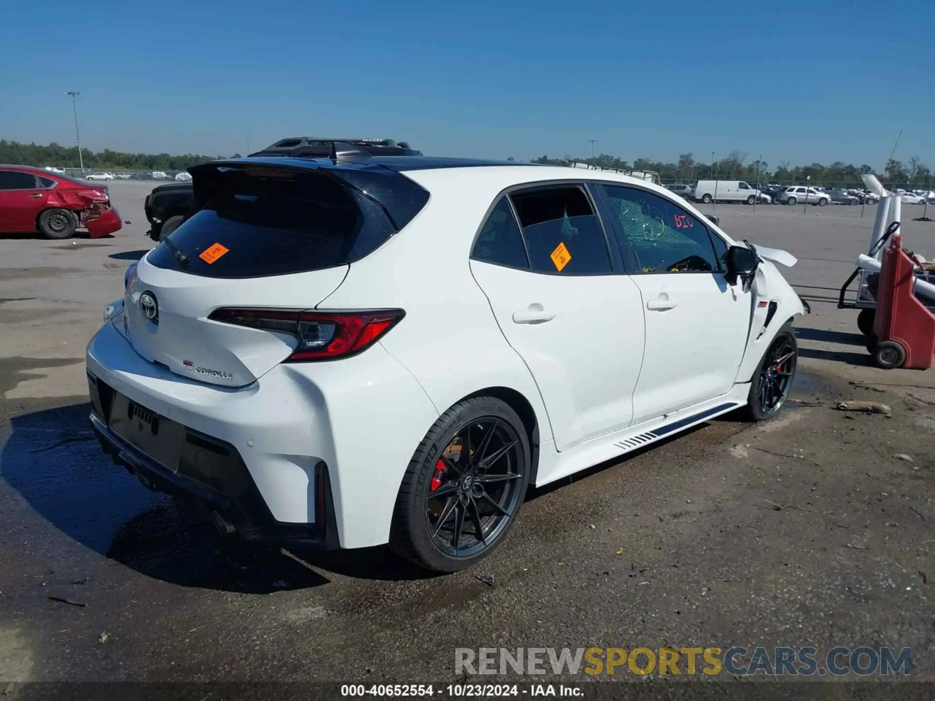4 fotografías del automóvil dañado JTNABAAE3RA012340 TOYOTA GR COROLLA 2024