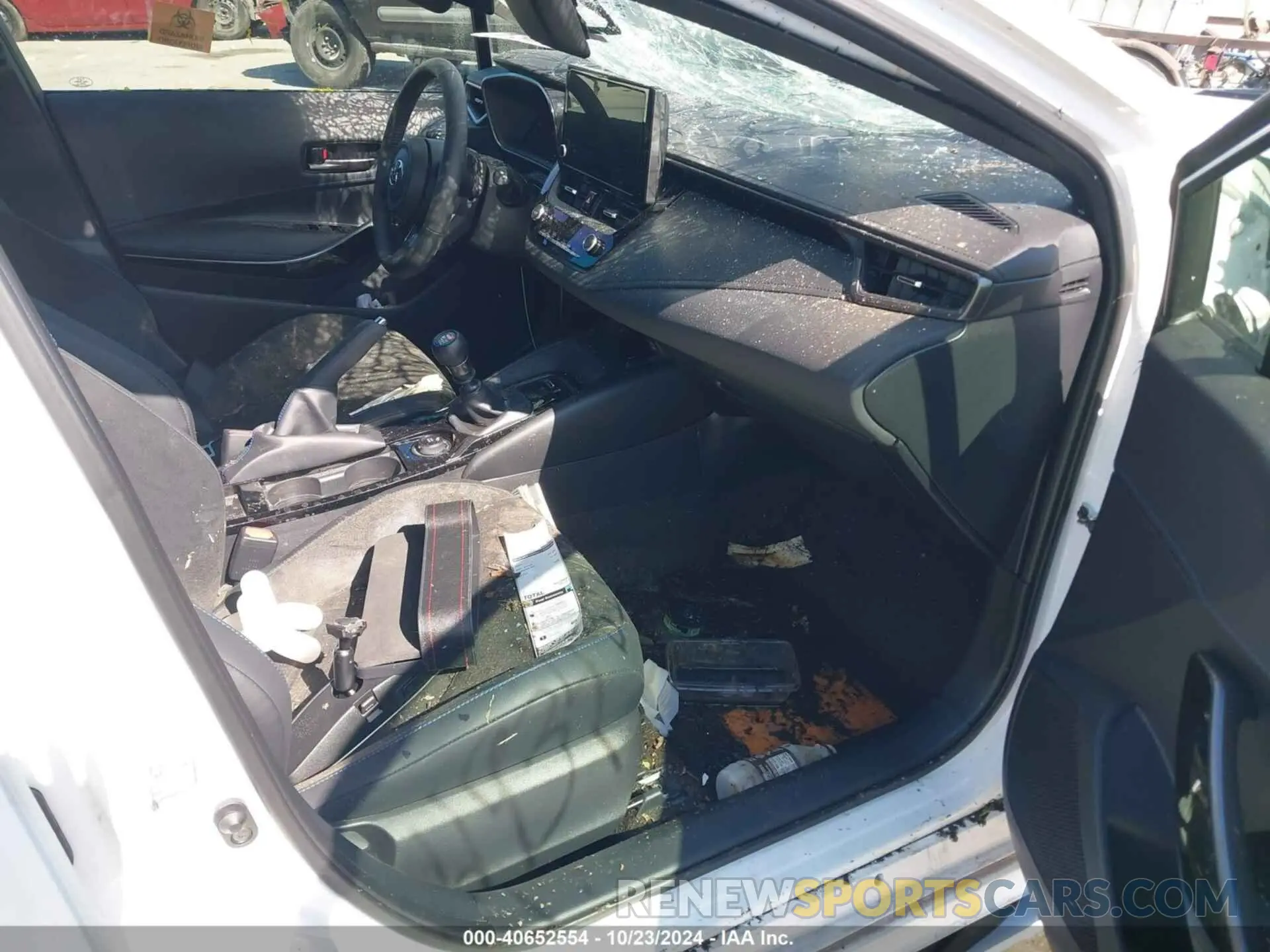 5 fotografías del automóvil dañado JTNABAAE3RA012340 TOYOTA GR COROLLA 2024
