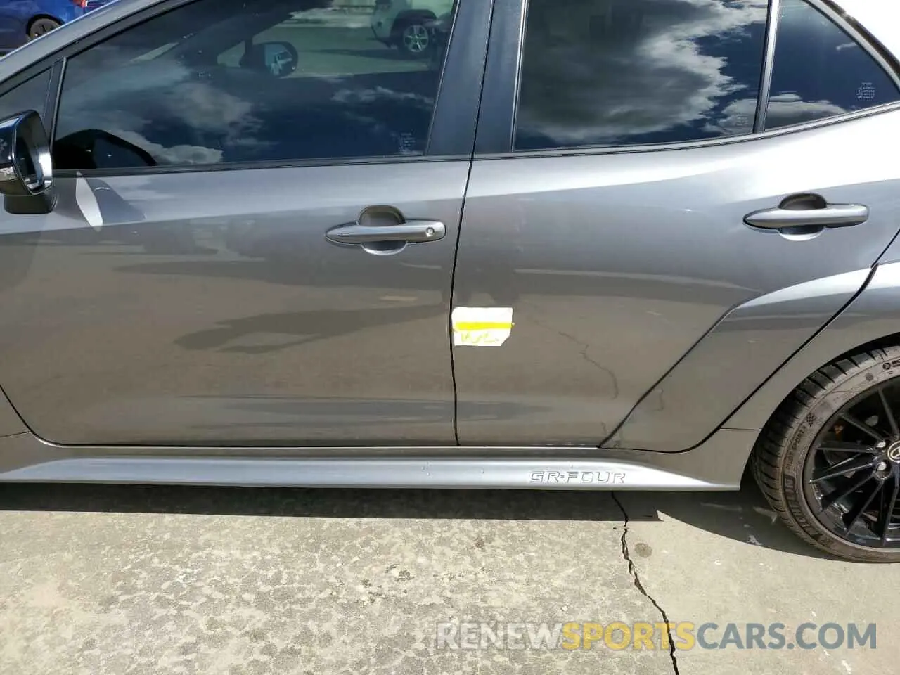 13 fotografías del automóvil dañado JTNABAAE3RA013052 TOYOTA GR COROLLA 2024