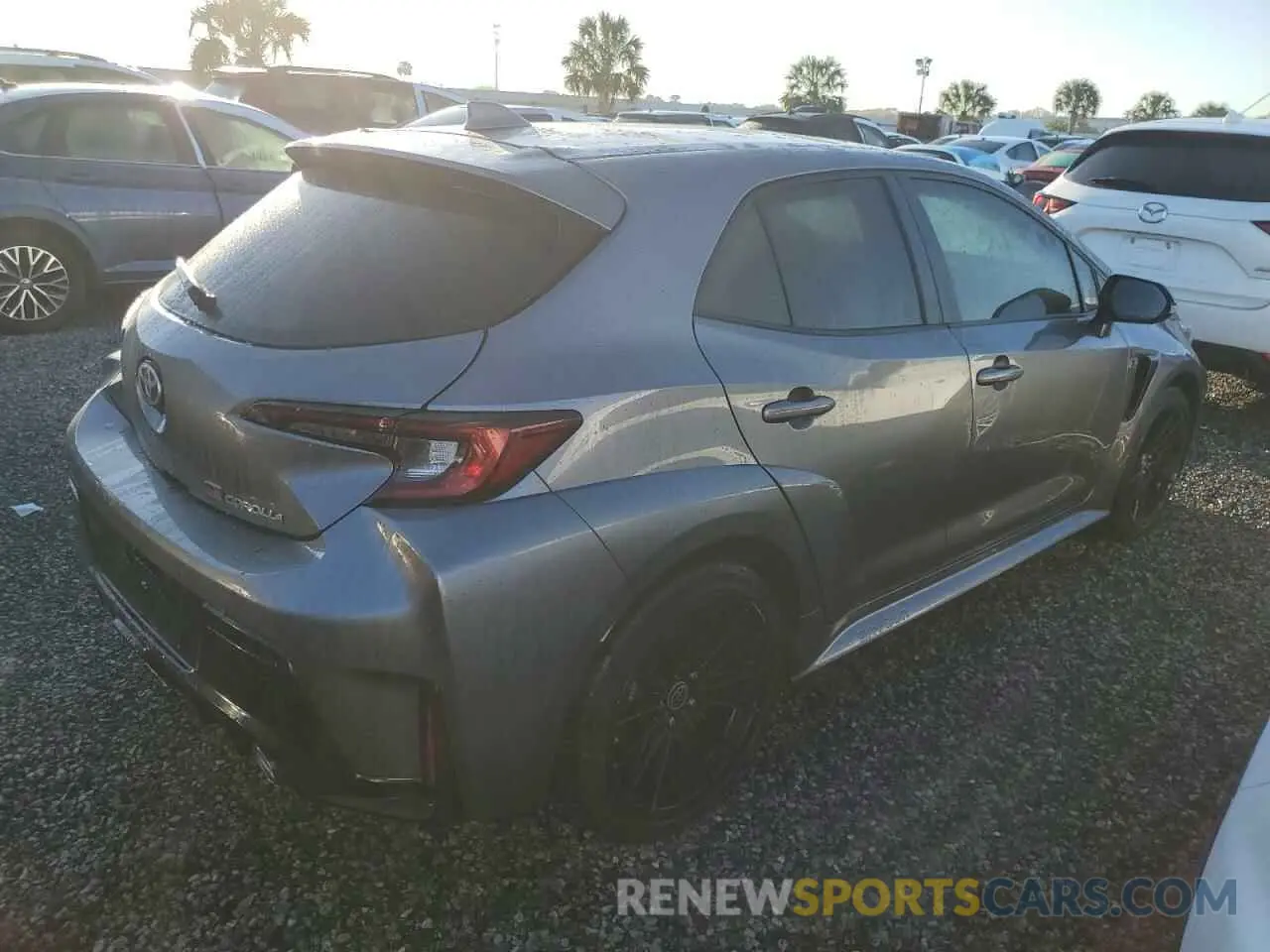 3 fotografías del automóvil dañado JTNABAAE3RA013052 TOYOTA GR COROLLA 2024