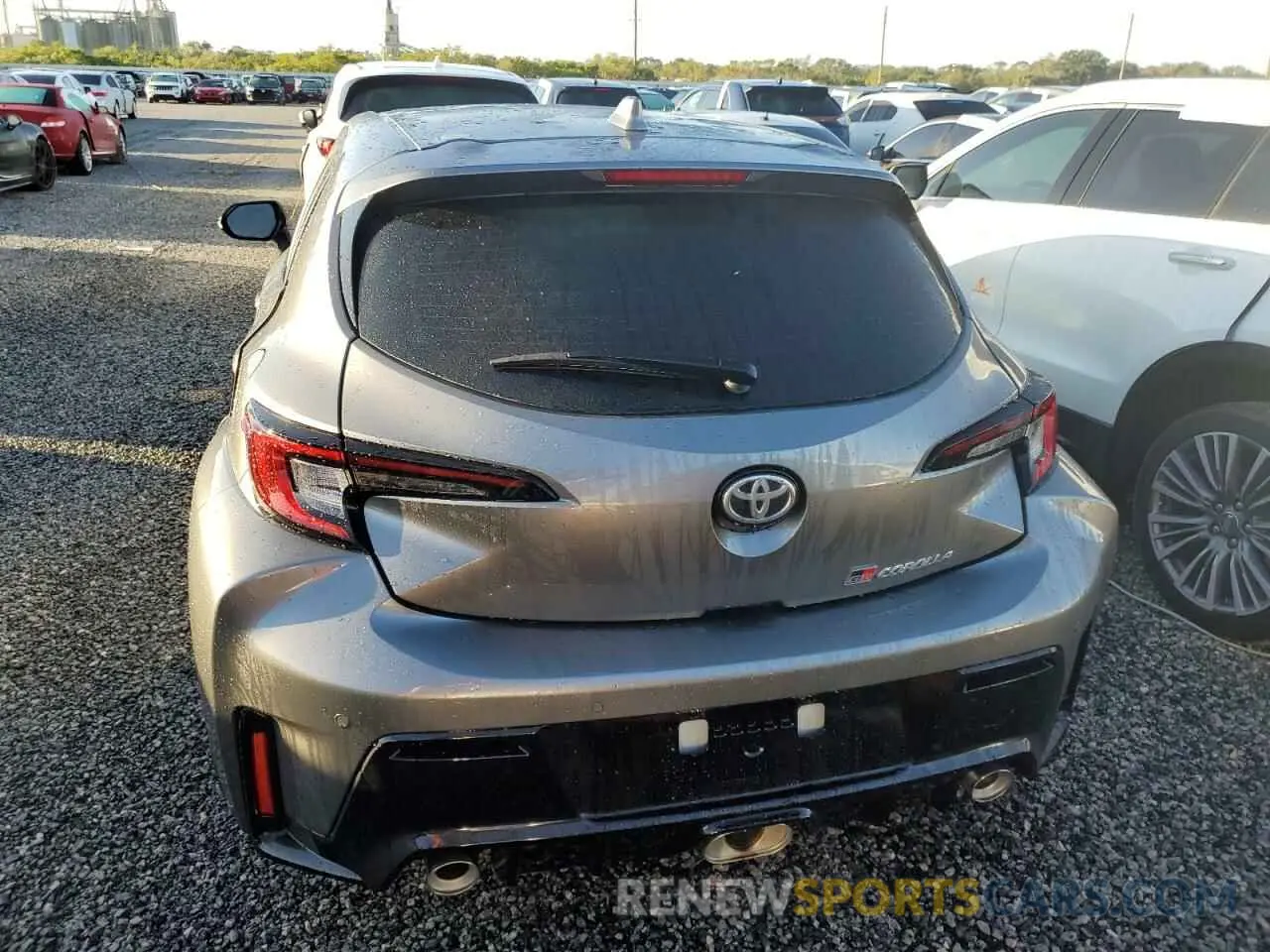 6 fotografías del automóvil dañado JTNABAAE3RA013052 TOYOTA GR COROLLA 2024
