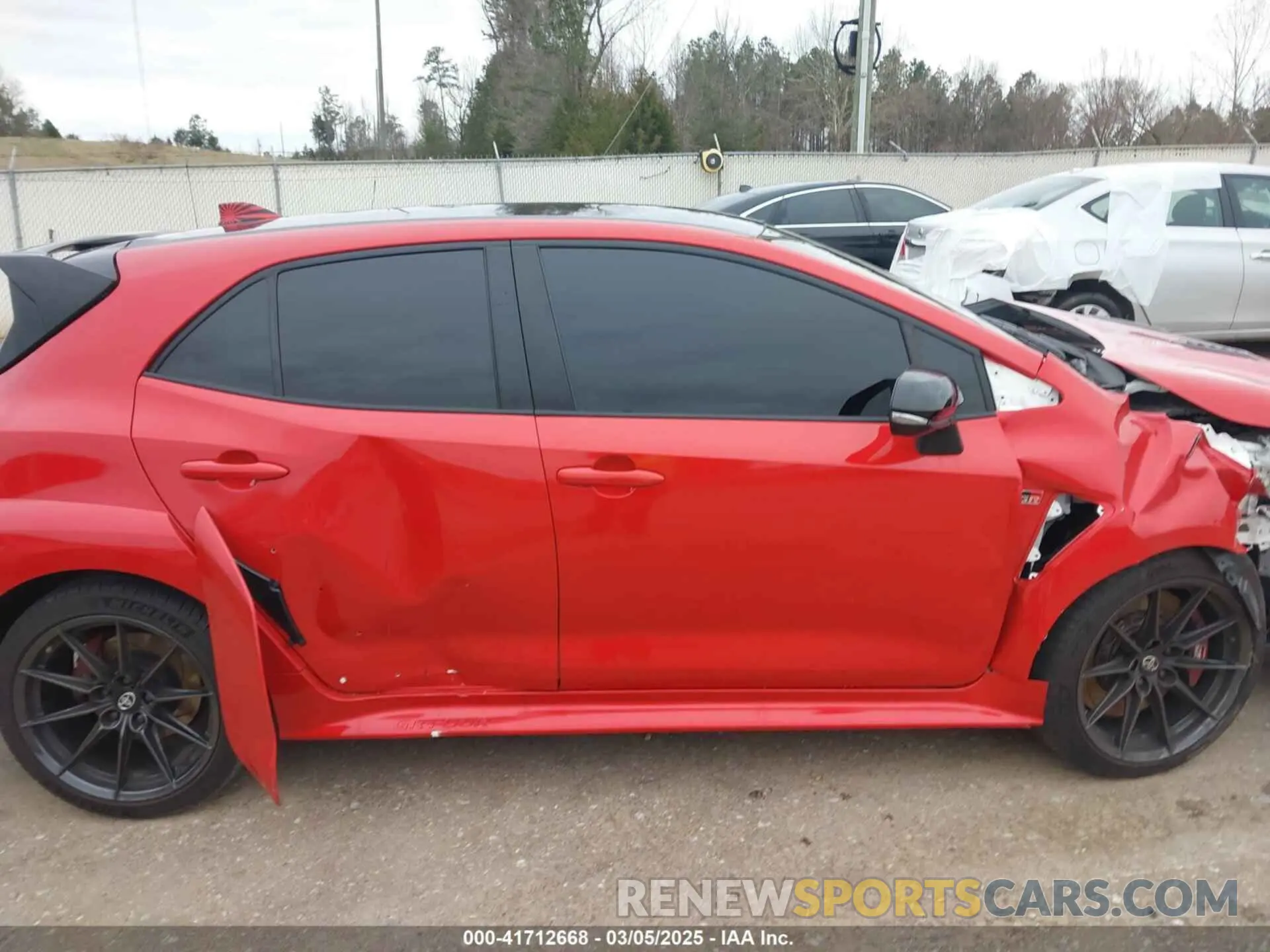 14 fotografías del automóvil dañado JTNABAAE4RA012296 TOYOTA GR COROLLA 2024
