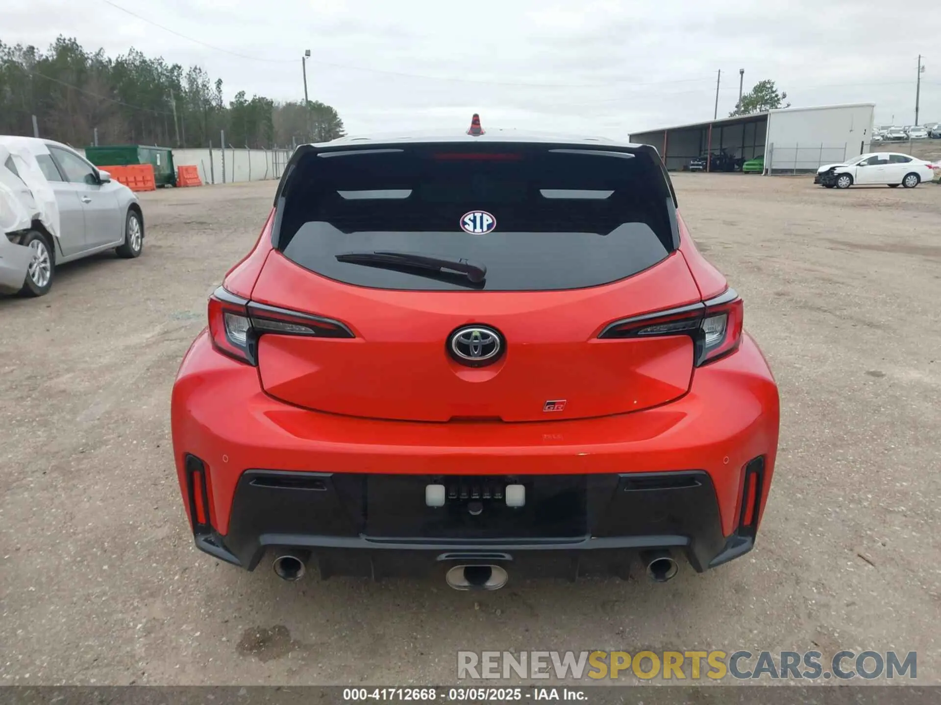 17 fotografías del automóvil dañado JTNABAAE4RA012296 TOYOTA GR COROLLA 2024