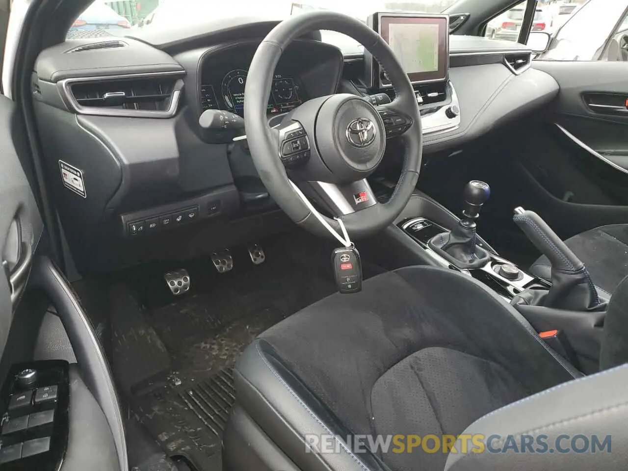 8 fotografías del automóvil dañado JTNABAAE4RA014159 TOYOTA GR COROLLA 2024