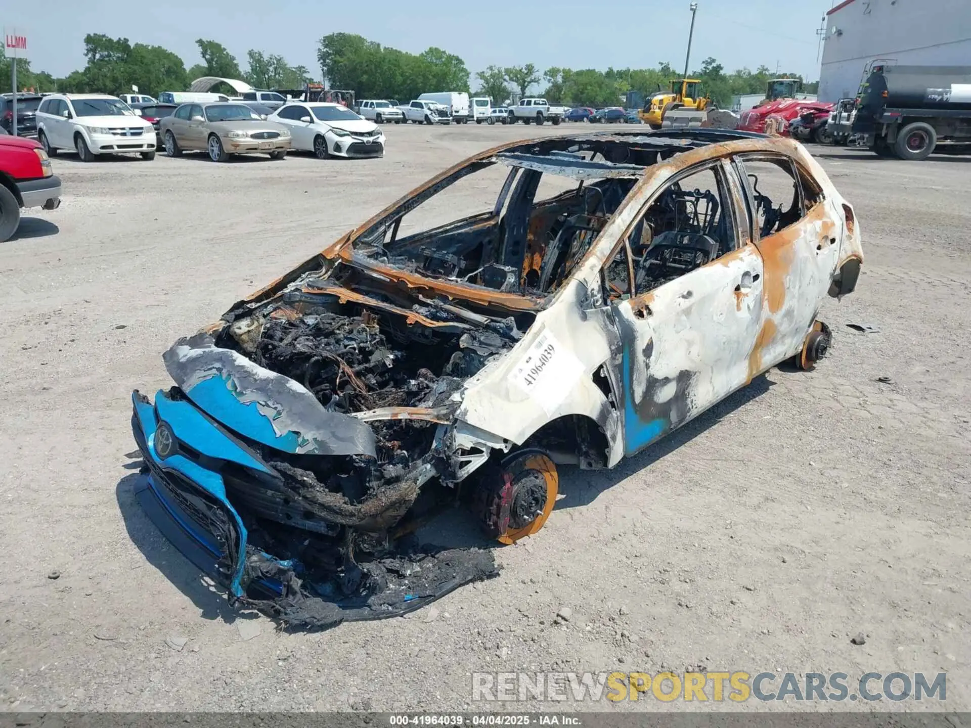 2 fotografías del automóvil dañado JTNABAAE4RA014257 TOYOTA GR COROLLA 2024