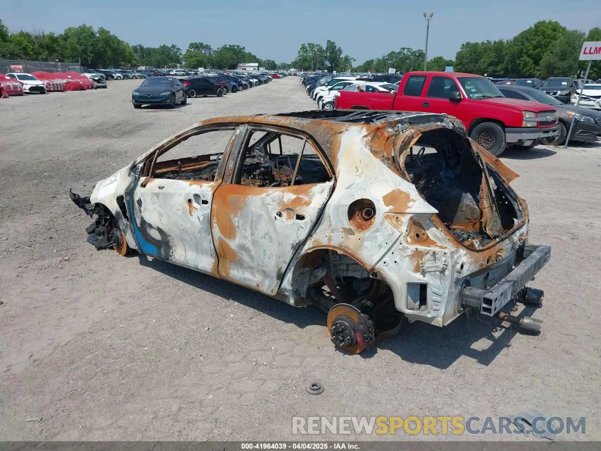 3 fotografías del automóvil dañado JTNABAAE4RA014257 TOYOTA GR COROLLA 2024