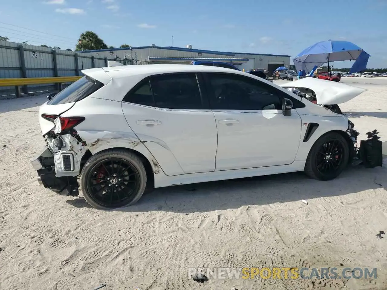 3 fotografías del automóvil dañado JTNABAAE6RA015801 TOYOTA GR COROLLA 2024