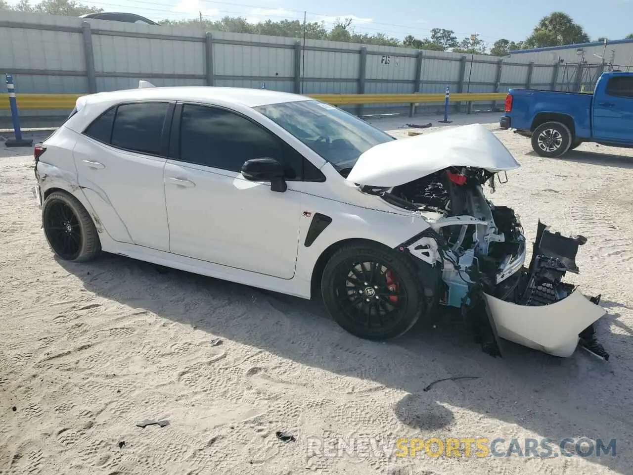 4 fotografías del automóvil dañado JTNABAAE6RA015801 TOYOTA GR COROLLA 2024