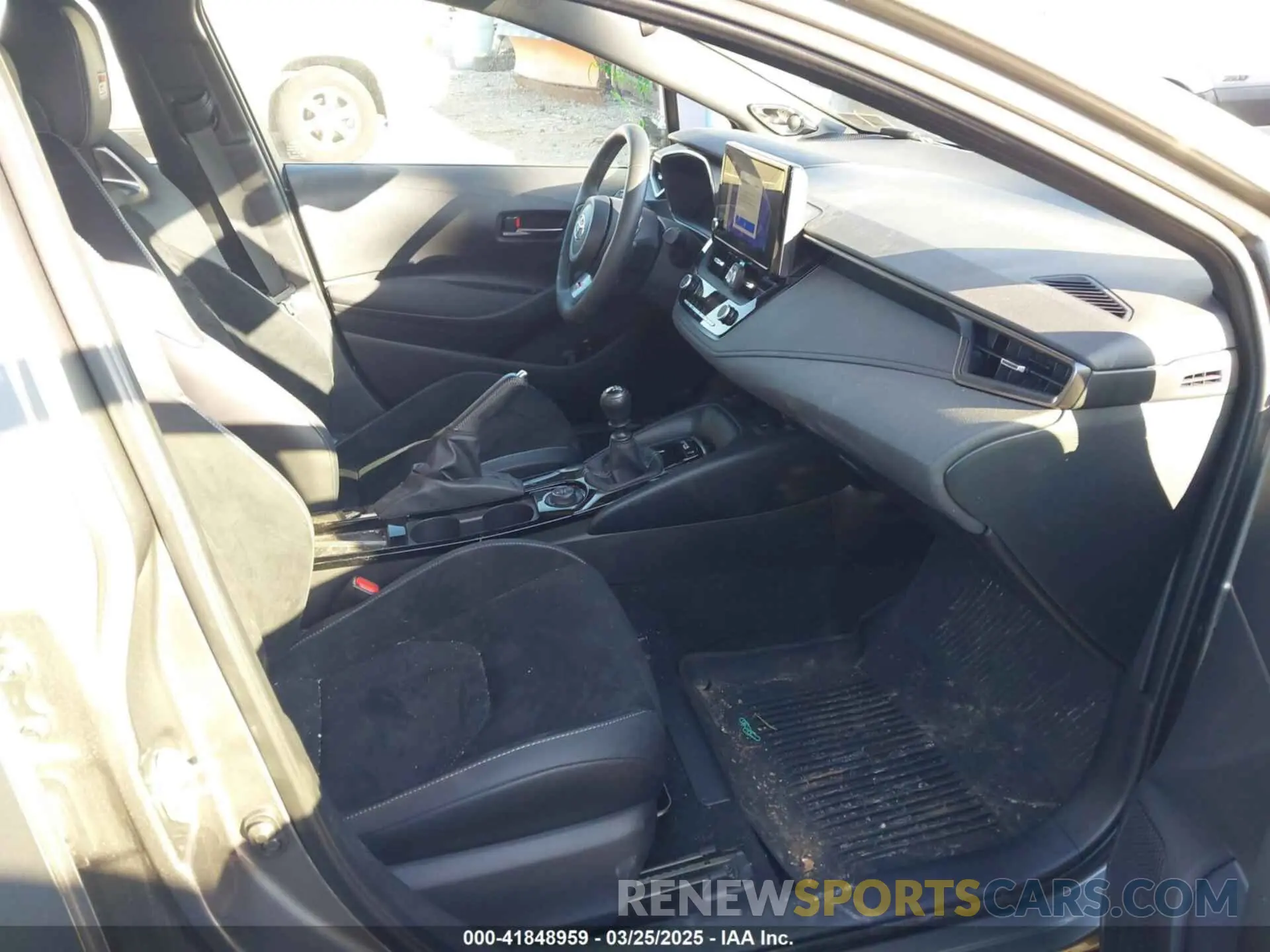 5 fotografías del automóvil dañado JTNABAAE7RA007738 TOYOTA GR COROLLA 2024