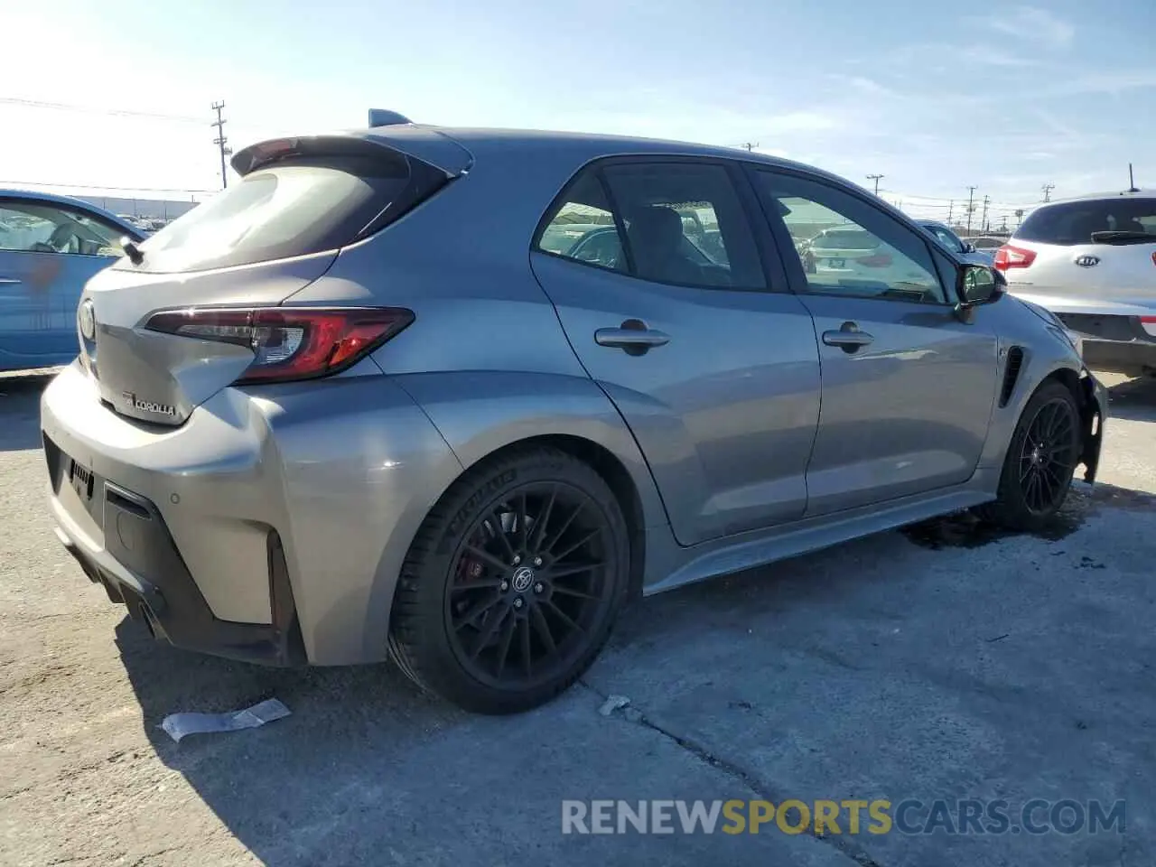 3 fotografías del automóvil dañado JTNABAAE7RA010140 TOYOTA GR COROLLA 2024