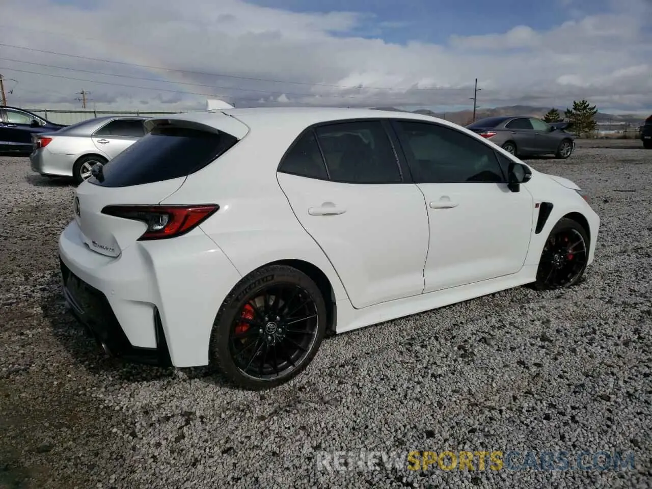 3 fotografías del automóvil dañado JTNABAAE7RA012647 TOYOTA GR COROLLA 2024