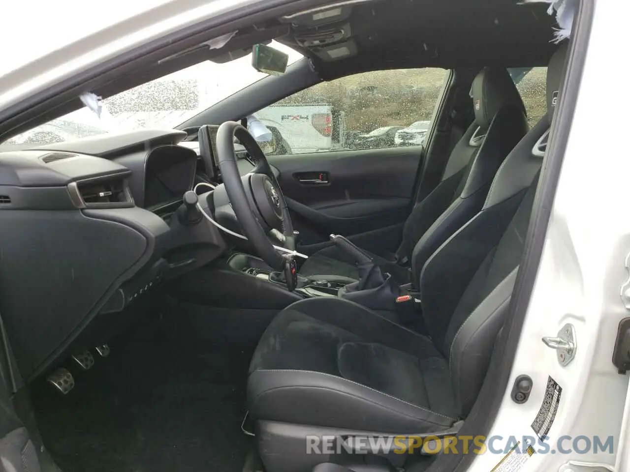 7 fotografías del automóvil dañado JTNABAAE7RA012647 TOYOTA GR COROLLA 2024
