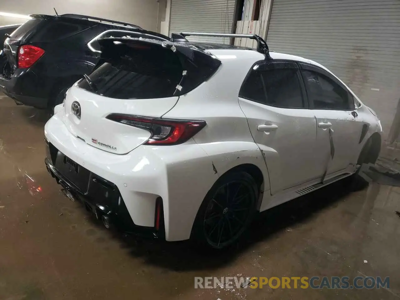 3 fotografías del automóvil dañado JTNABAAE7RA013023 TOYOTA GR COROLLA 2024