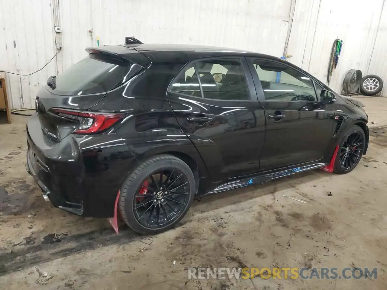 3 fotografías del automóvil dañado JTNABAAE7RA013152 TOYOTA GR COROLLA 2024