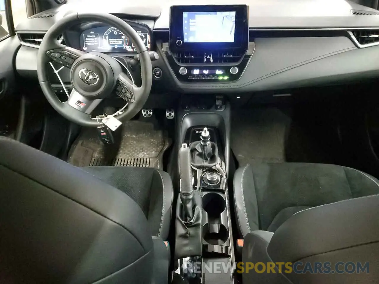 8 fotografías del automóvil dañado JTNABAAE7RA013152 TOYOTA GR COROLLA 2024