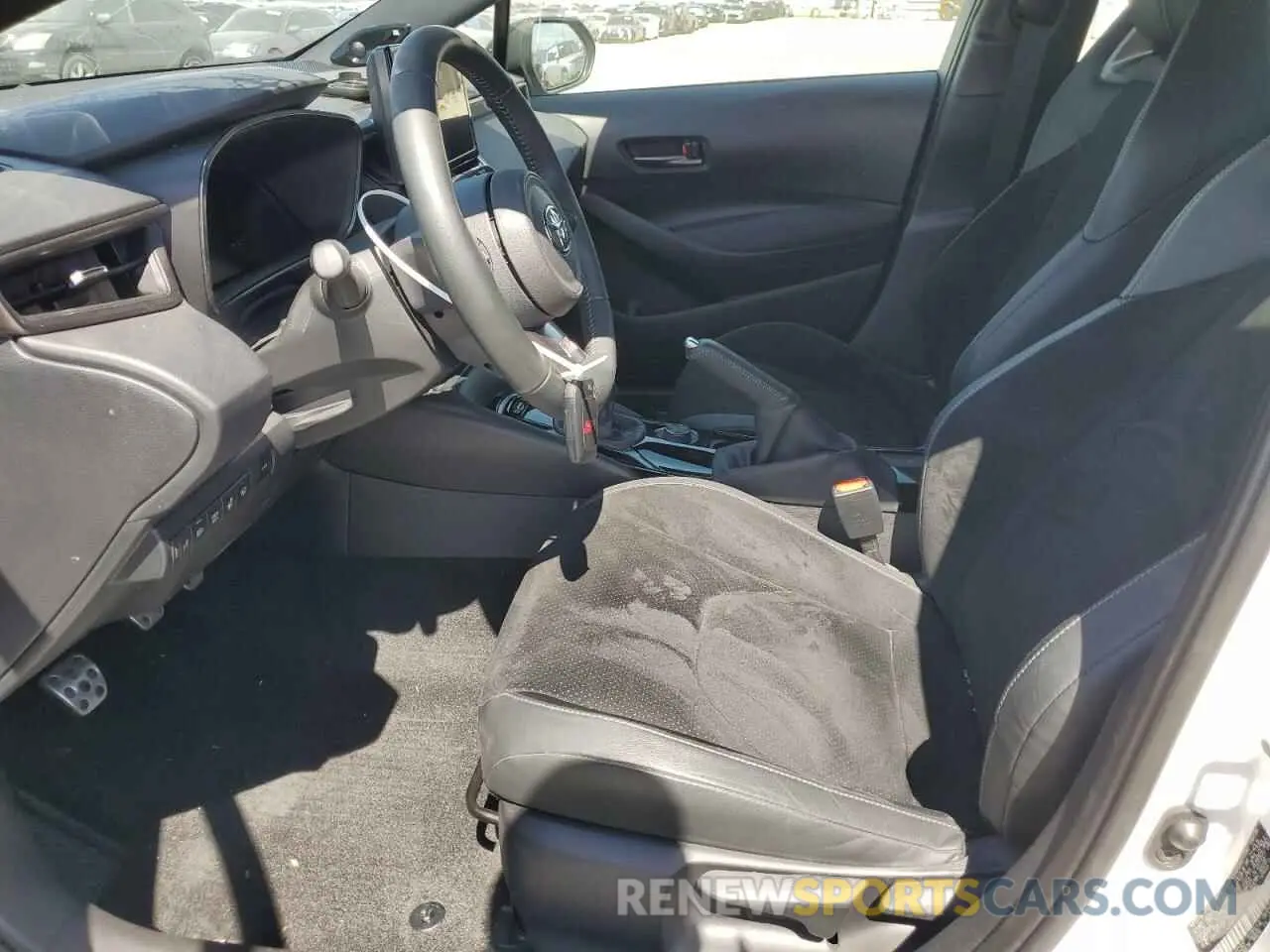 7 fotografías del automóvil dañado JTNABAAE7RA013636 TOYOTA GR COROLLA 2024