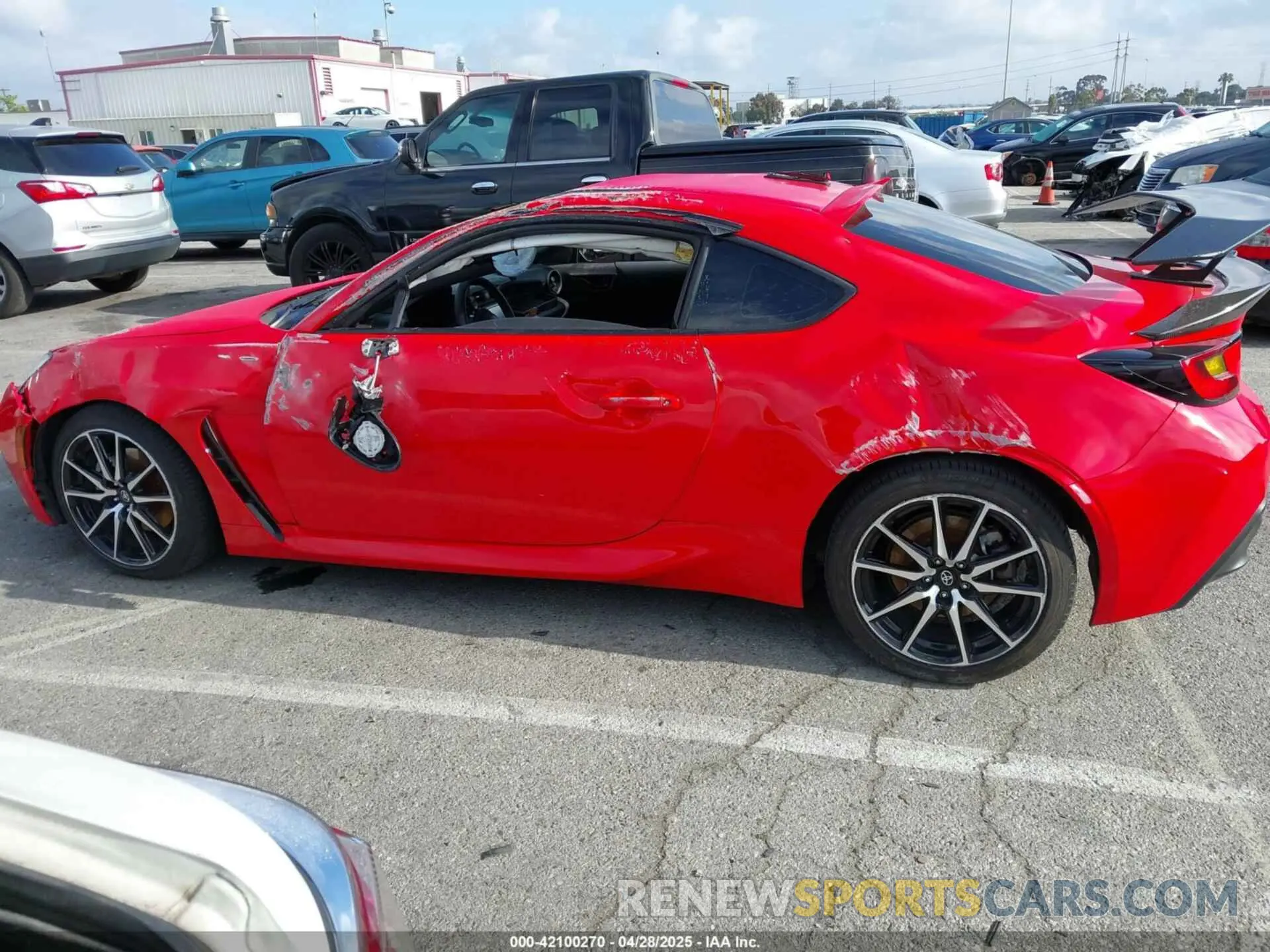13 fotografías del automóvil dañado JF1ZNBB10N9756169 TOYOTA GR86 2022