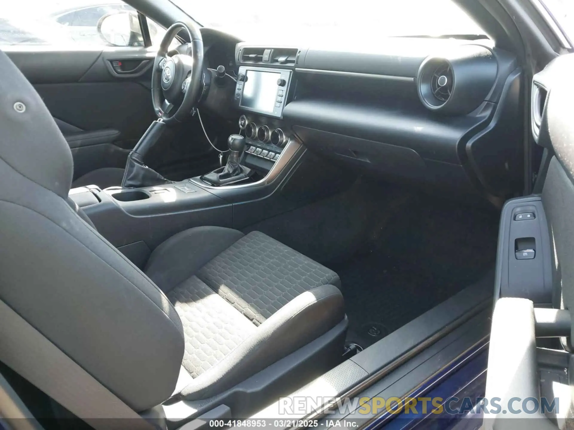 5 fotografías del automóvil dañado JF1ZNBC11N8751342 TOYOTA GR86 2022