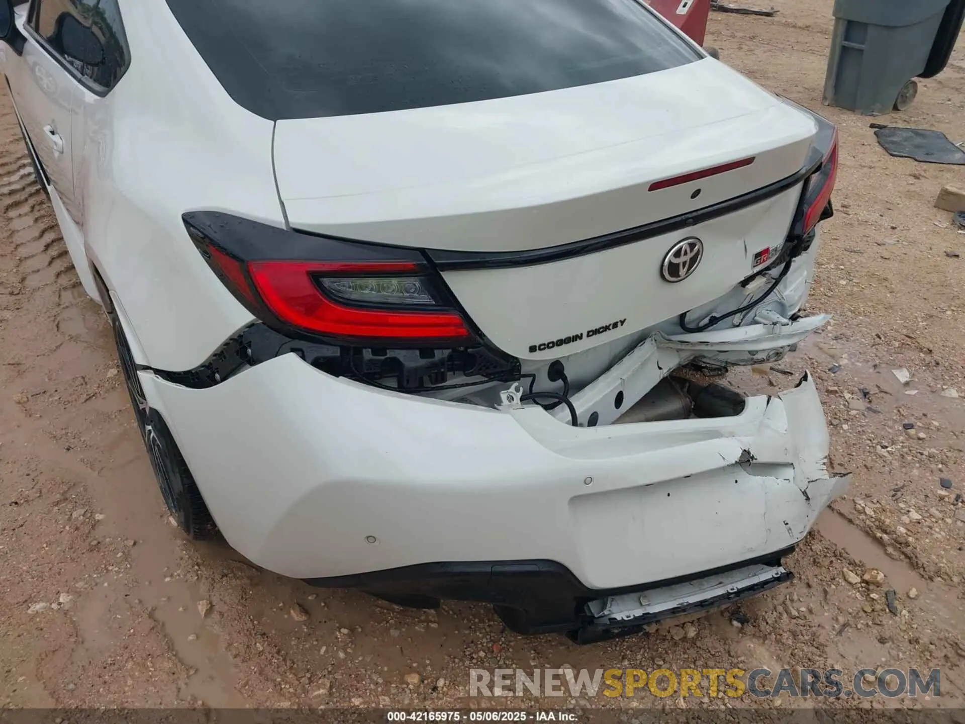 17 fotografías del automóvil dañado JF1ZNBC1XN8755650 TOYOTA GR86 2022