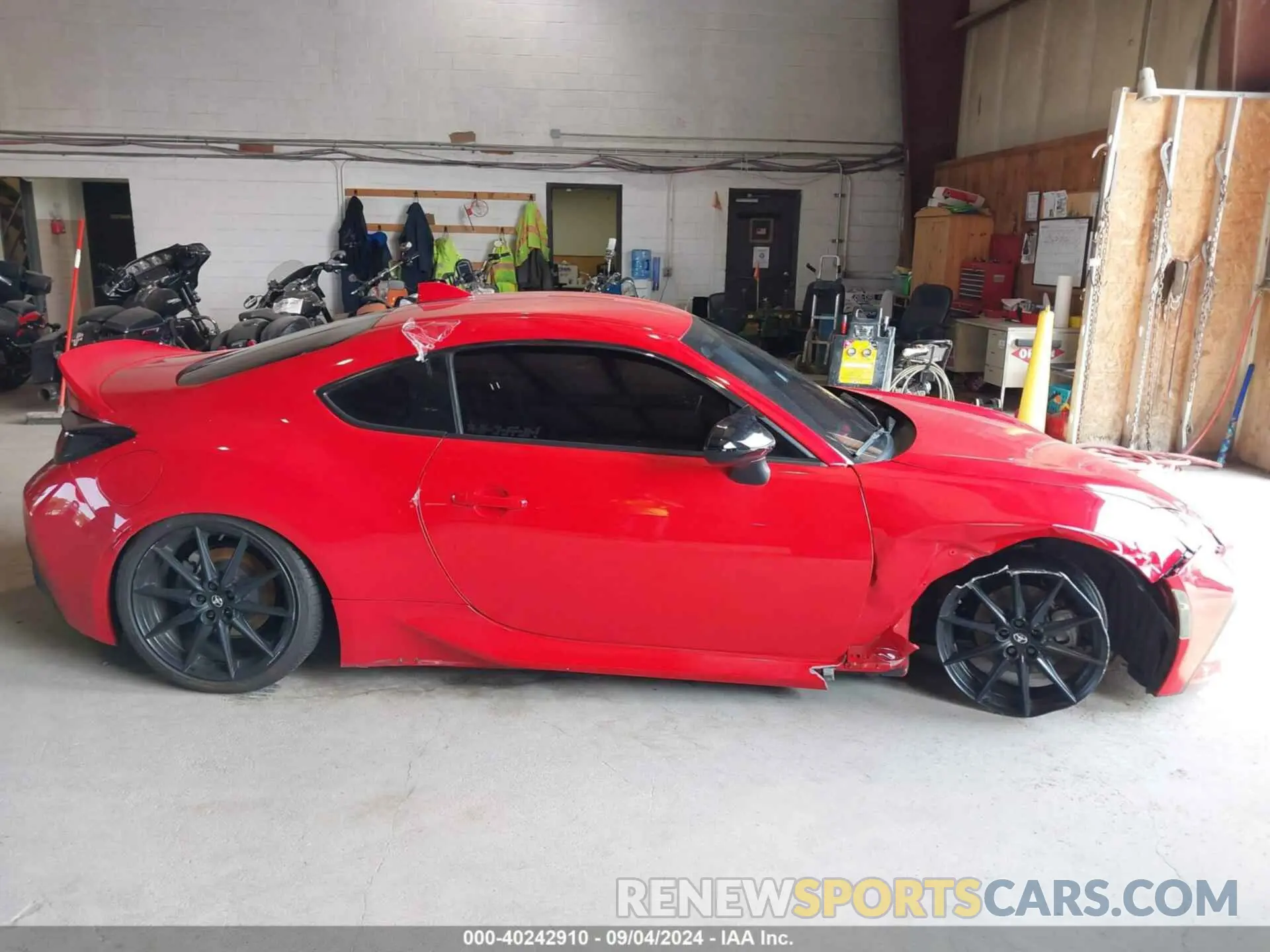 13 fotografías del automóvil dañado JF1ZNBE14N9757174 TOYOTA GR86 2022