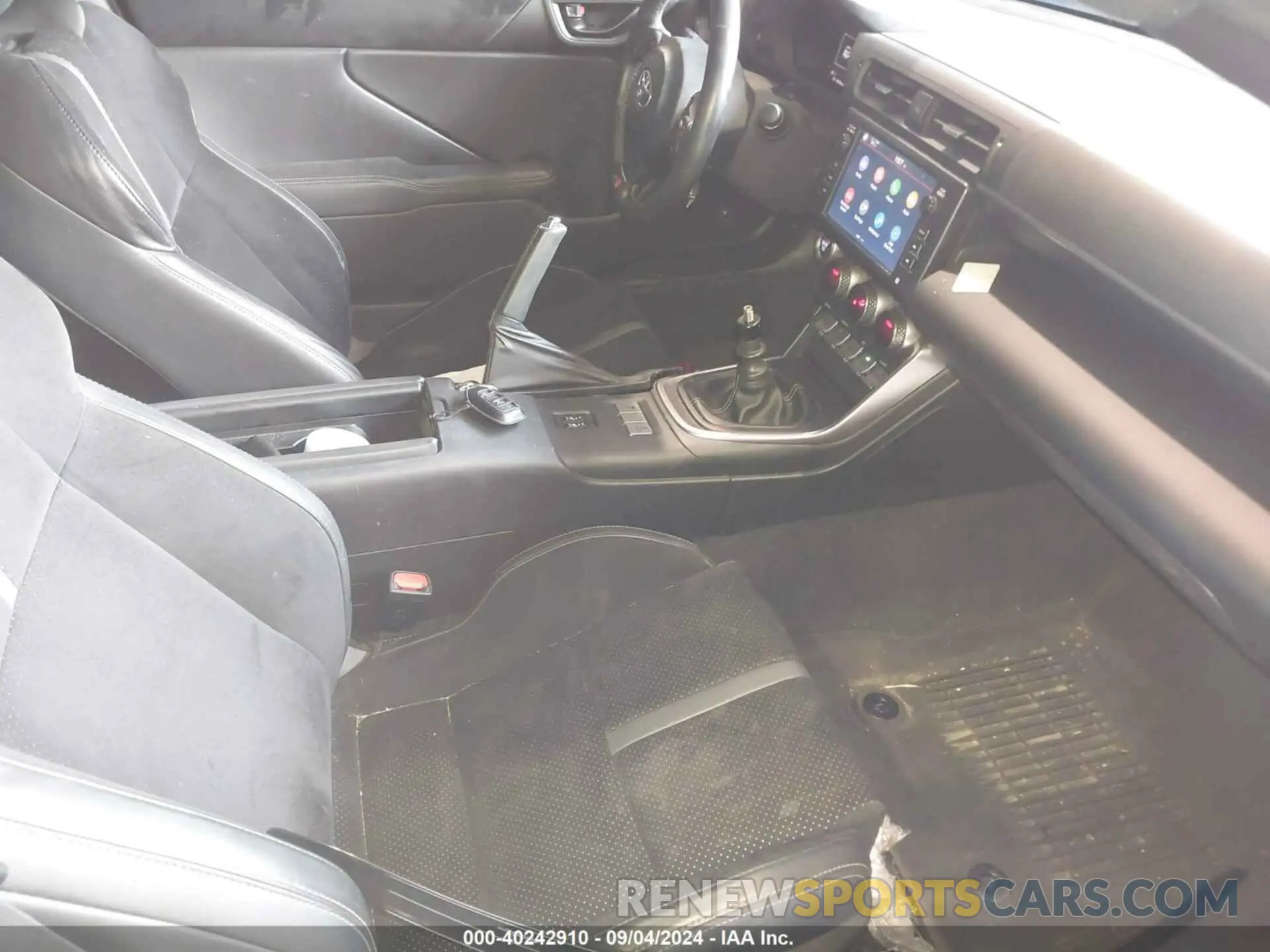 5 fotografías del automóvil dañado JF1ZNBE14N9757174 TOYOTA GR86 2022