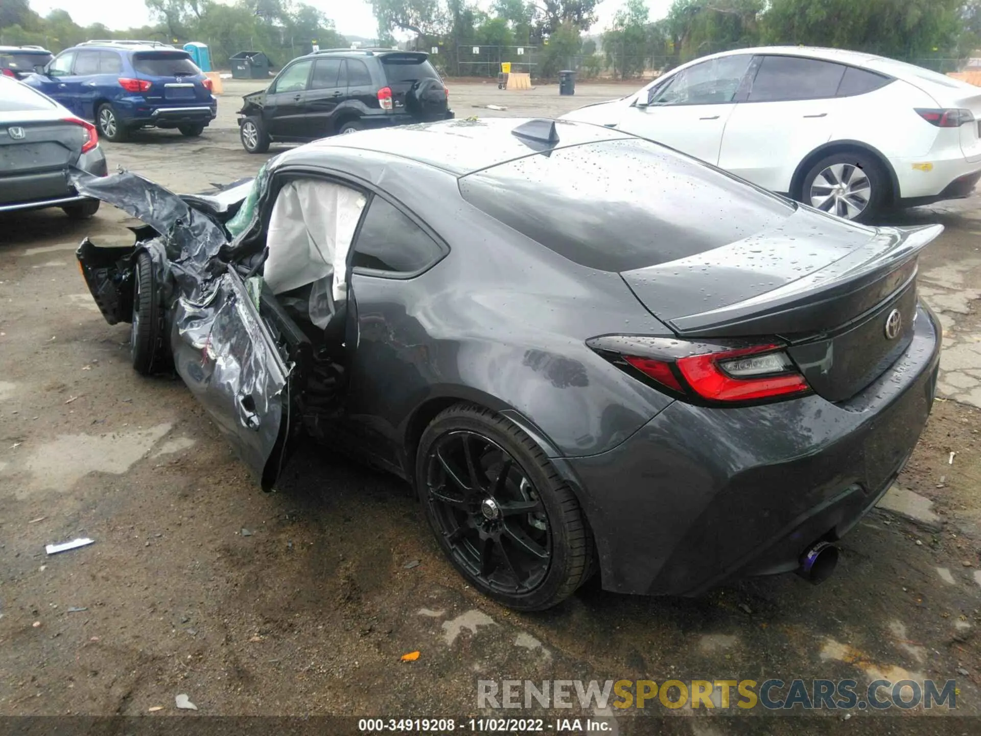 3 fotografías del automóvil dañado JF1ZNBF11N8752924 TOYOTA GR86 2022