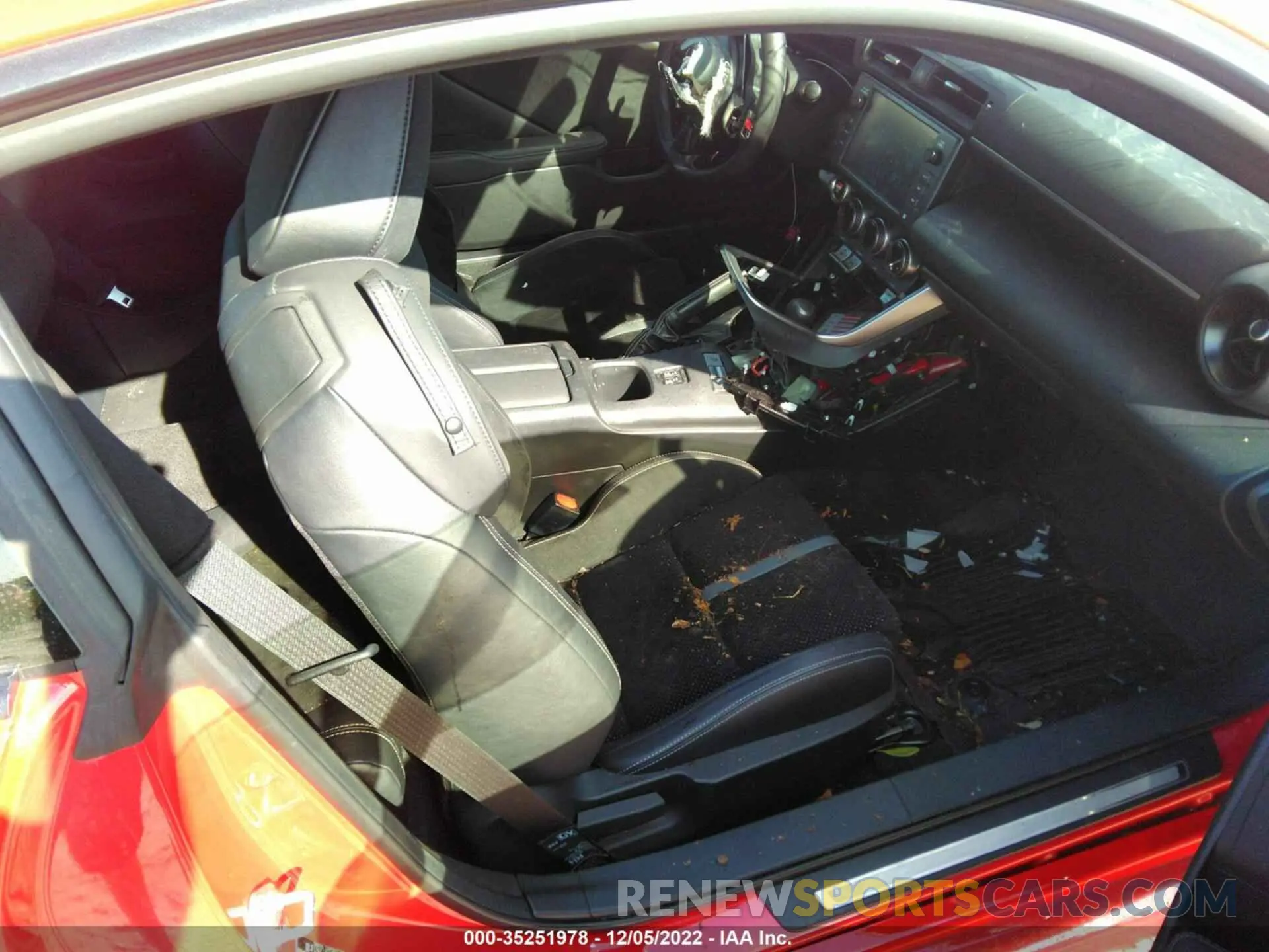 5 fotografías del automóvil dañado JF1ZNBF14N8750035 TOYOTA GR86 2022