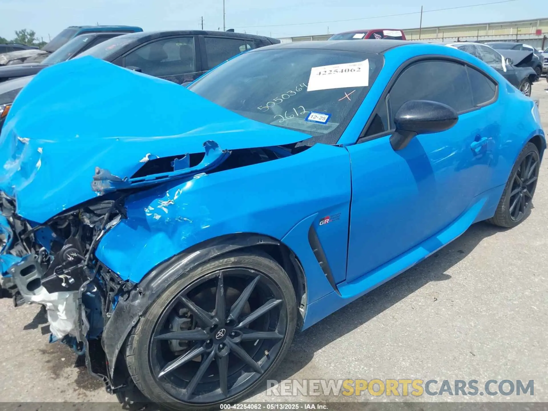 2 fotografías del automóvil dañado JF1ZNBF14N8752612 TOYOTA GR86 2022