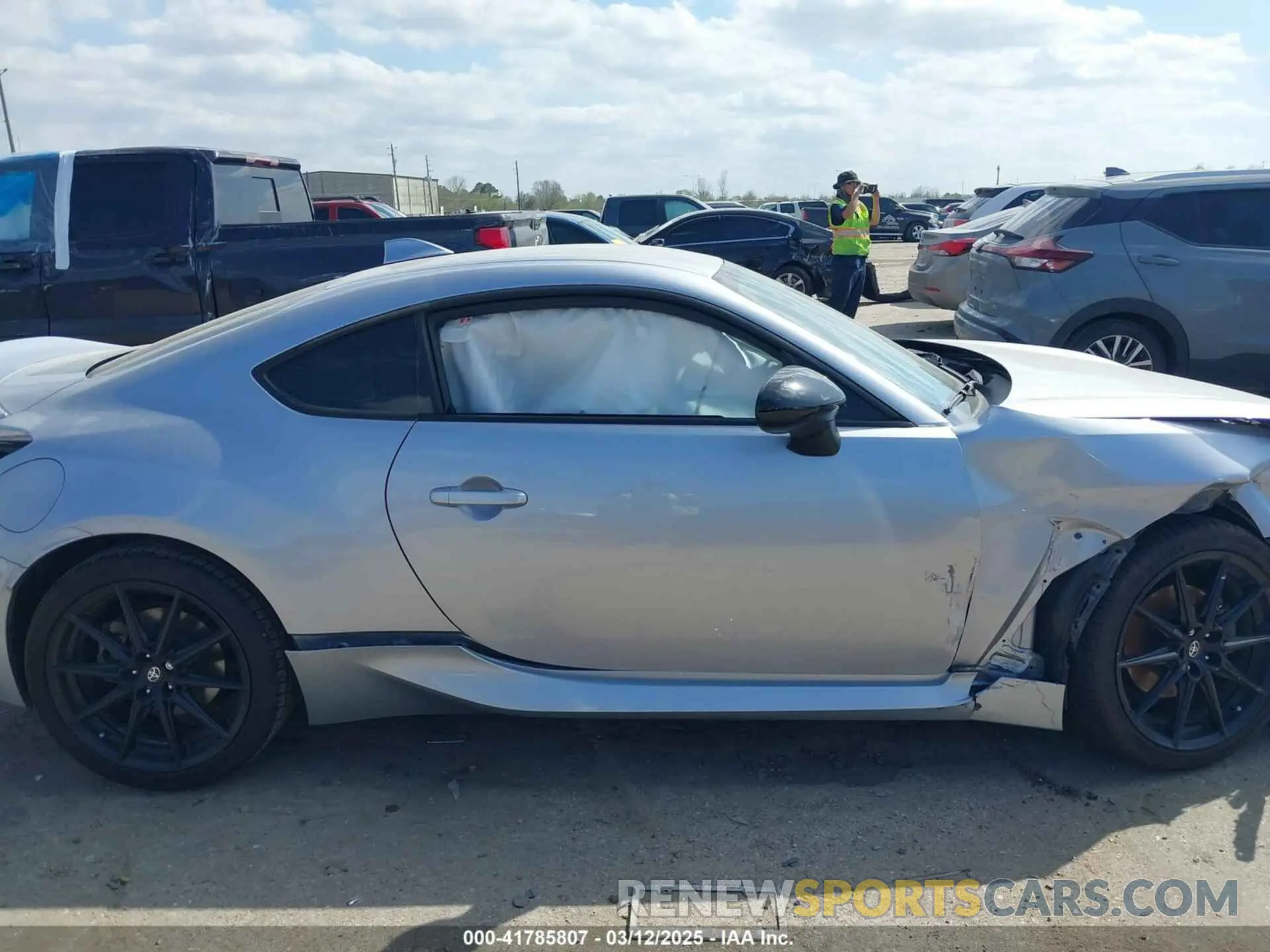 13 fotografías del automóvil dañado JF1ZNBF17N8754578 TOYOTA GR86 2022
