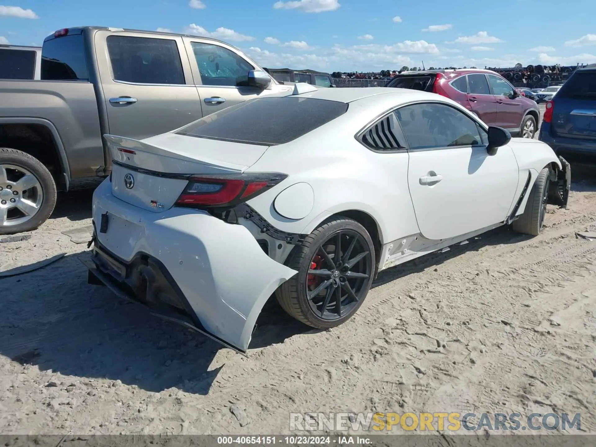 4 fotografías del automóvil dañado JF1ZNBF18N8754623 TOYOTA GR86 2022