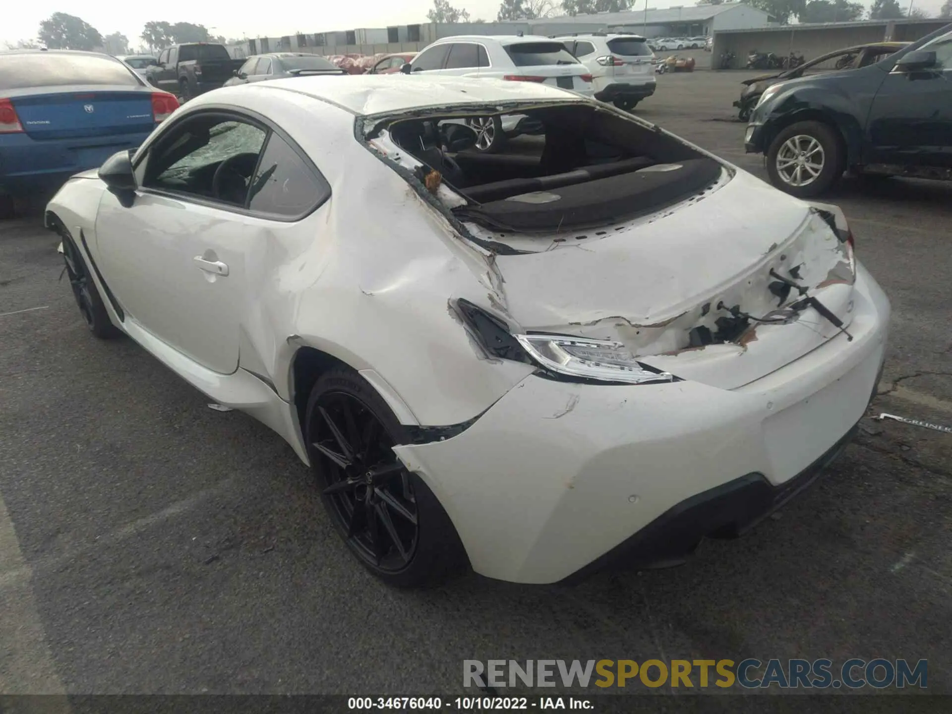 3 fotografías del automóvil dañado JF1ZNBF18N8754895 TOYOTA GR86 2022