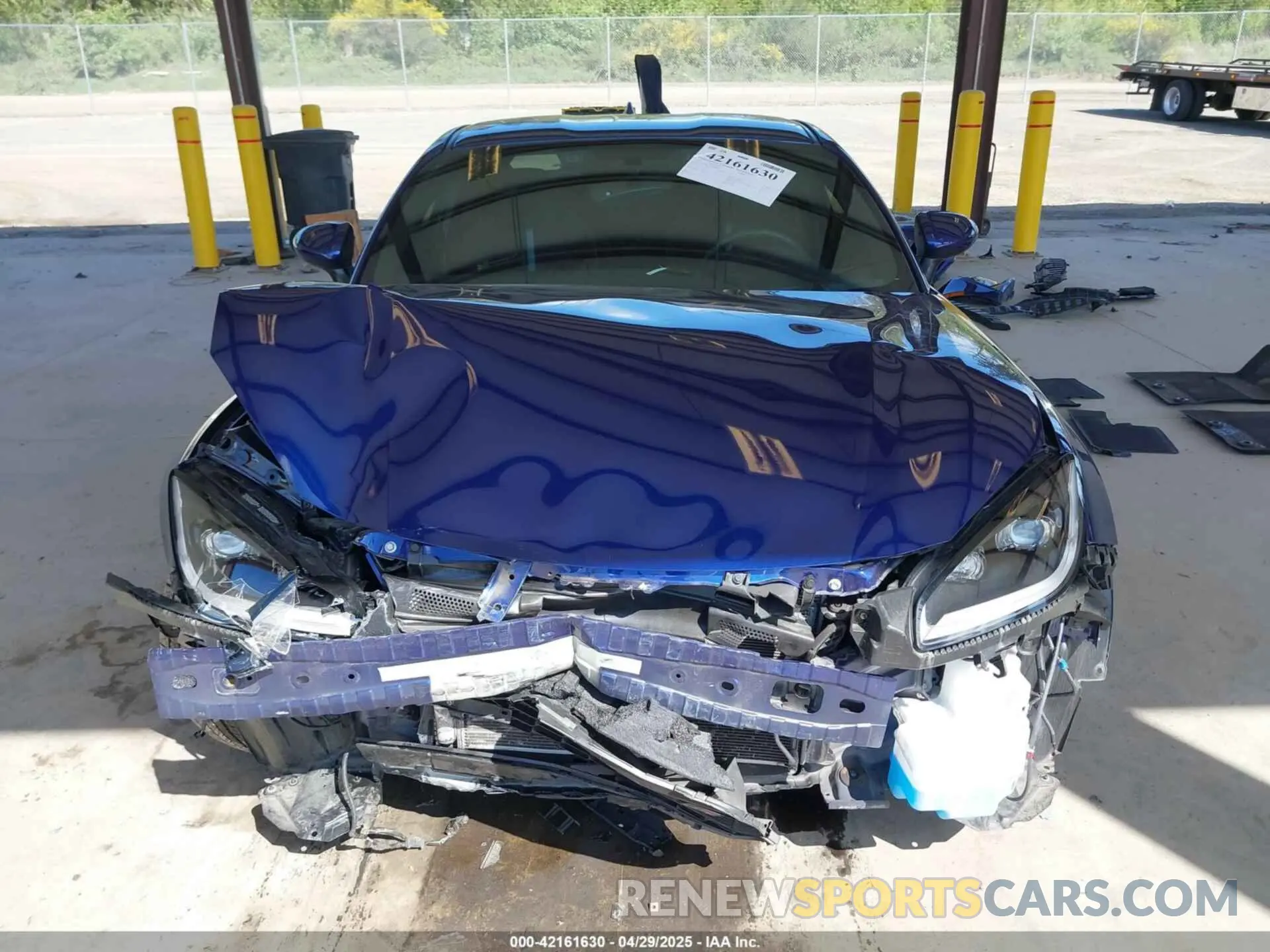 13 fotografías del automóvil dañado JF1ZNBF1XN8754610 TOYOTA GR86 2022