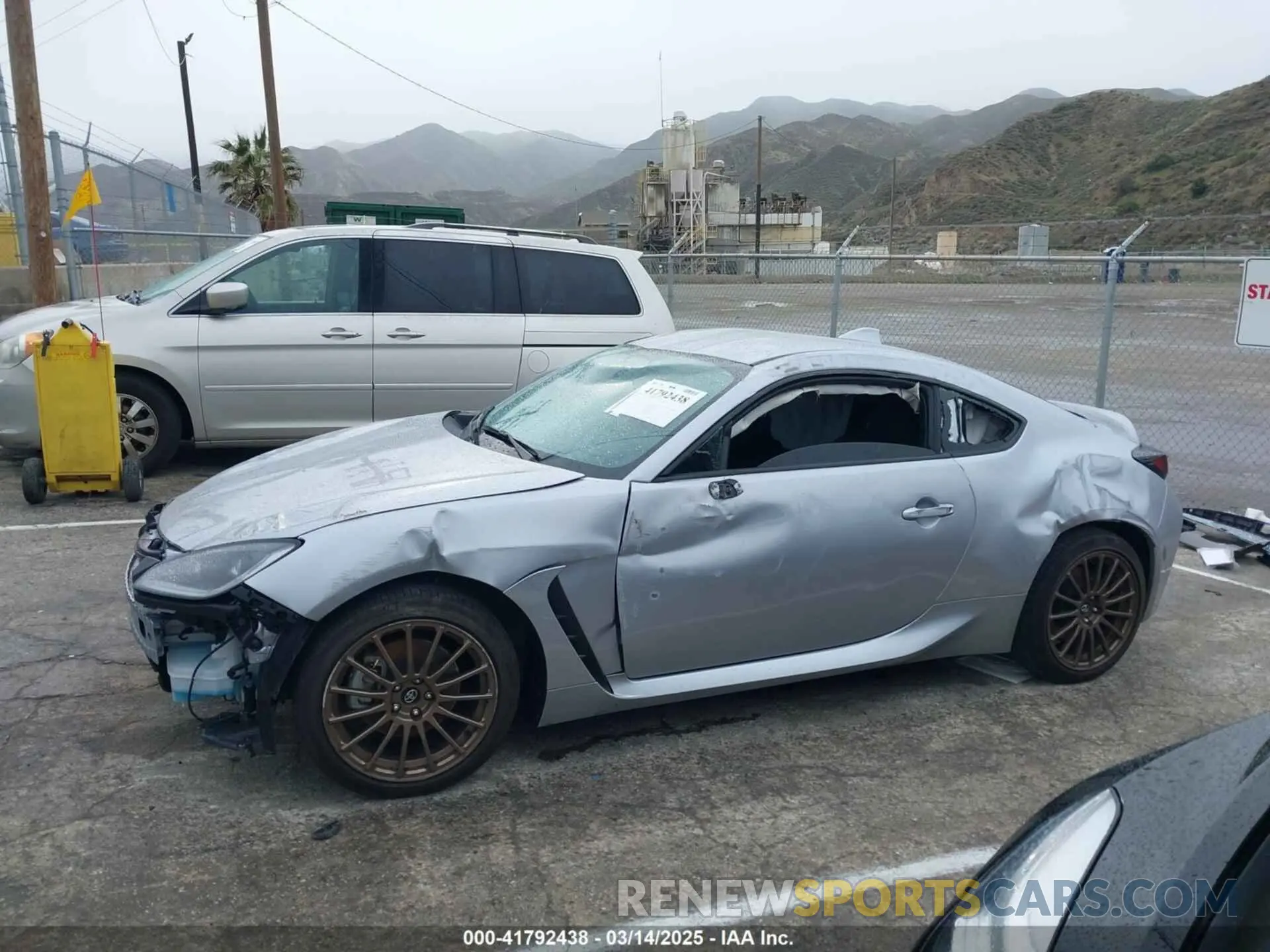 15 fotografías del automóvil dañado JF1ZNBB17P9765549 TOYOTA GR86 2023