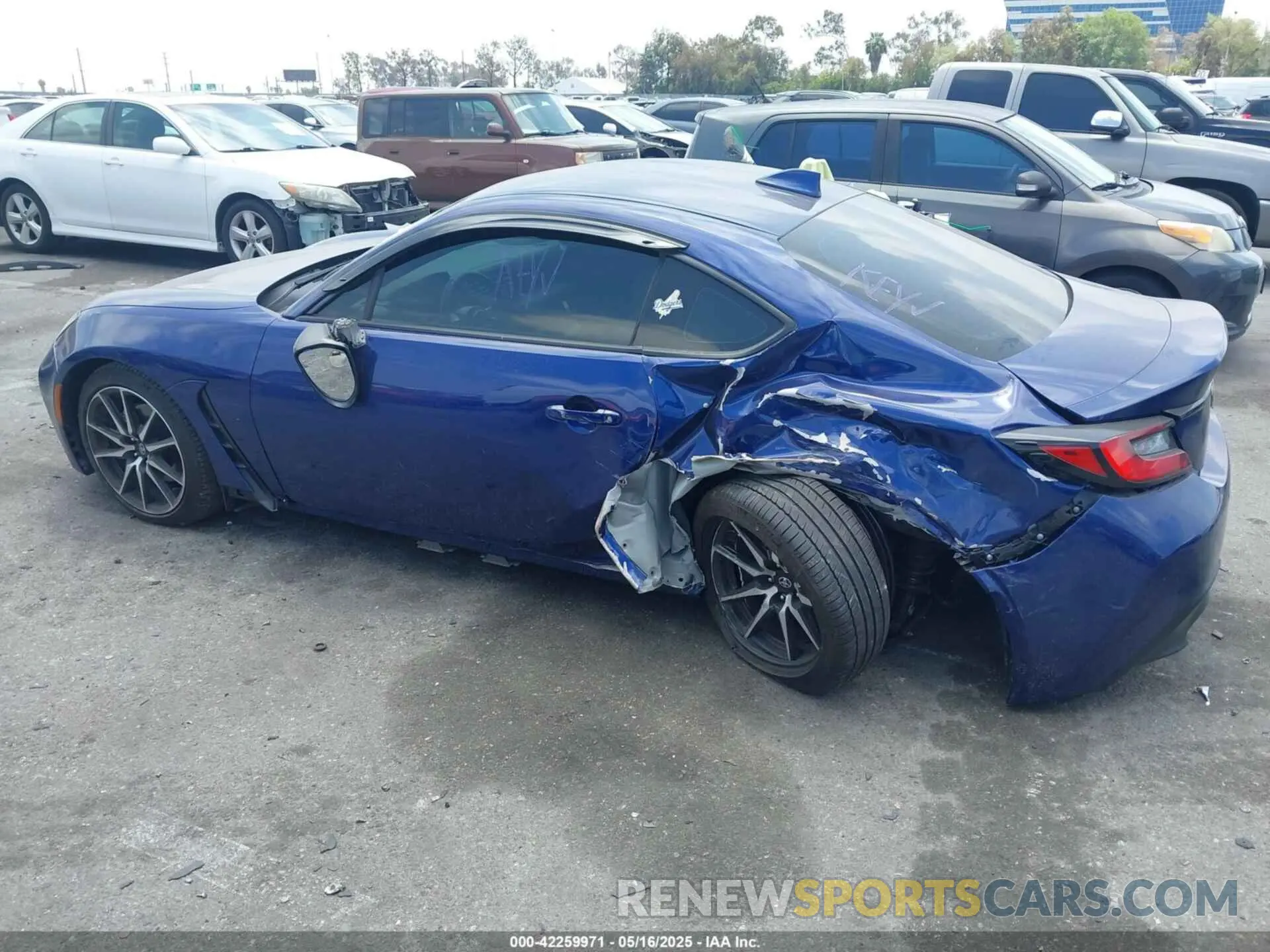 15 fotografías del automóvil dañado JF1ZNBC11P8758245 TOYOTA GR86 2023
